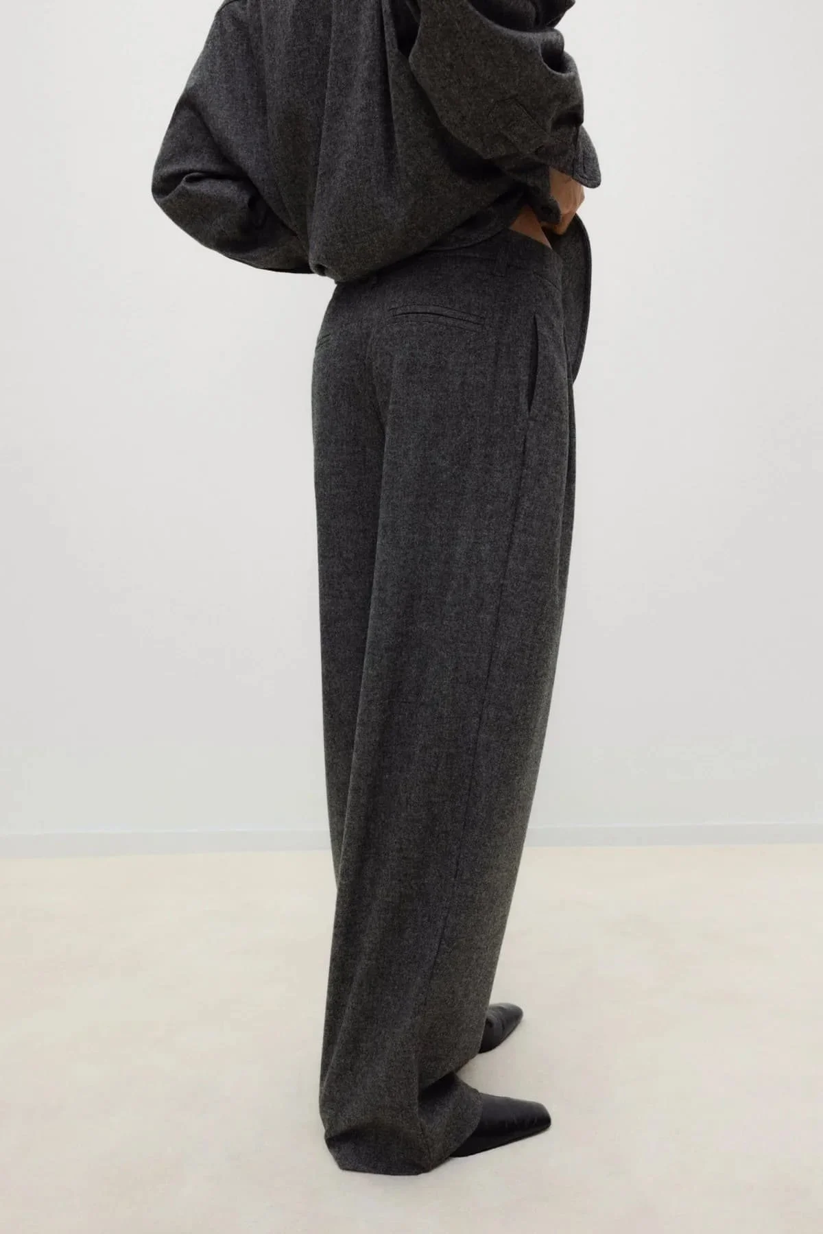 opal-woman-pant-5145711.jpg