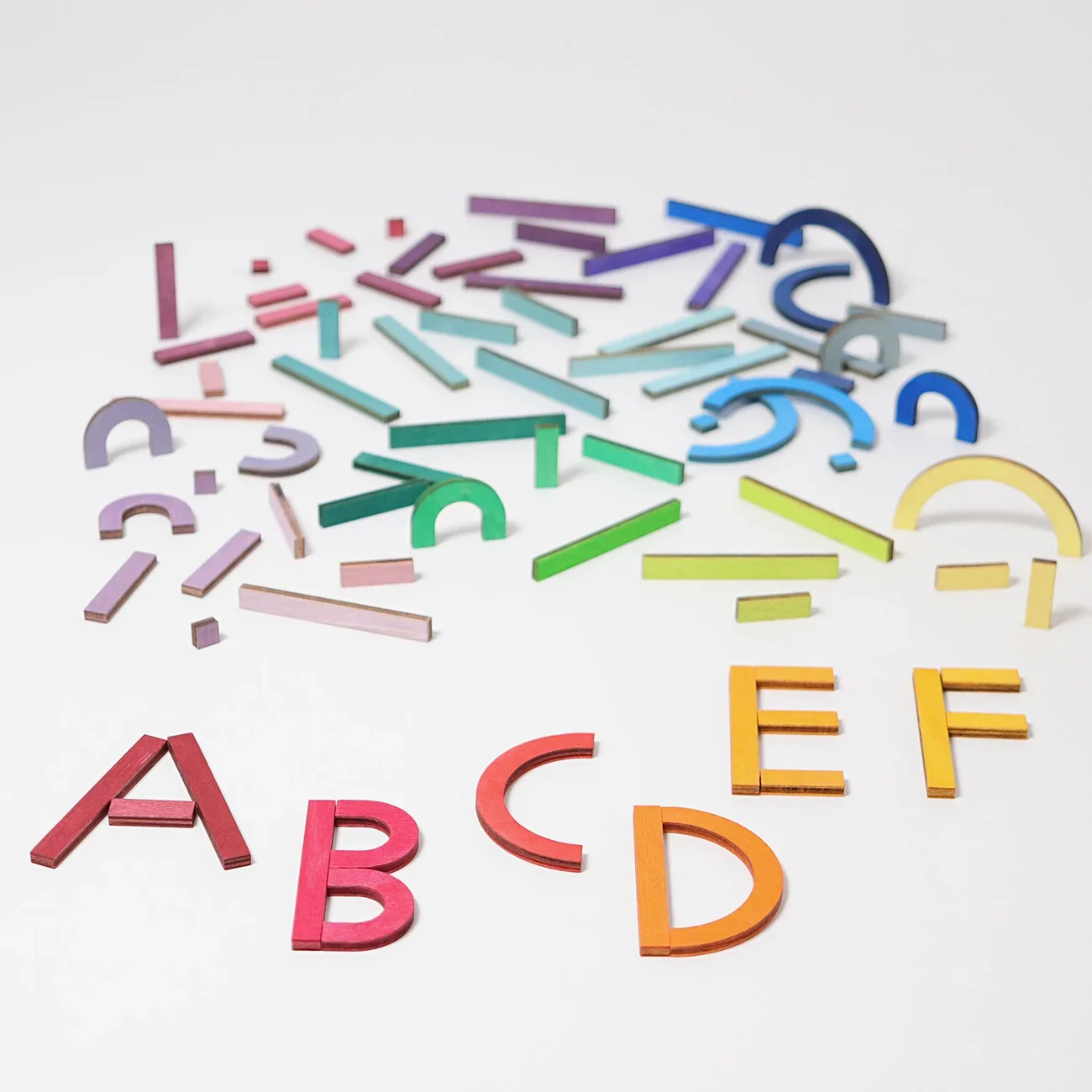 alphabet-building-set-grimms.webp