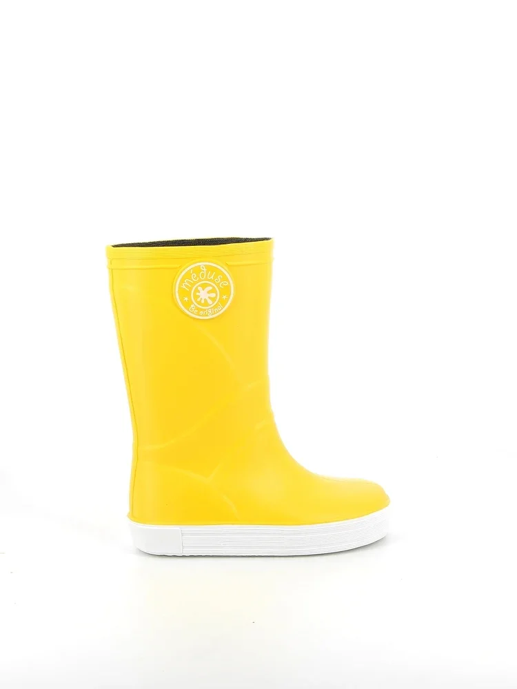 skippy-yellow-boots-meduse.webp
