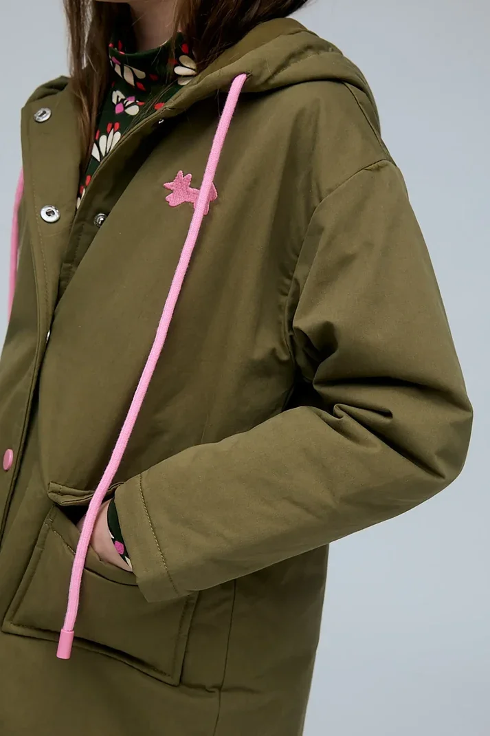 compania-fantastica-olive-coat1.webp