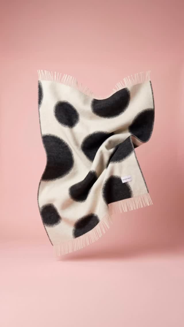 maison-deux-polka-dots-blanket