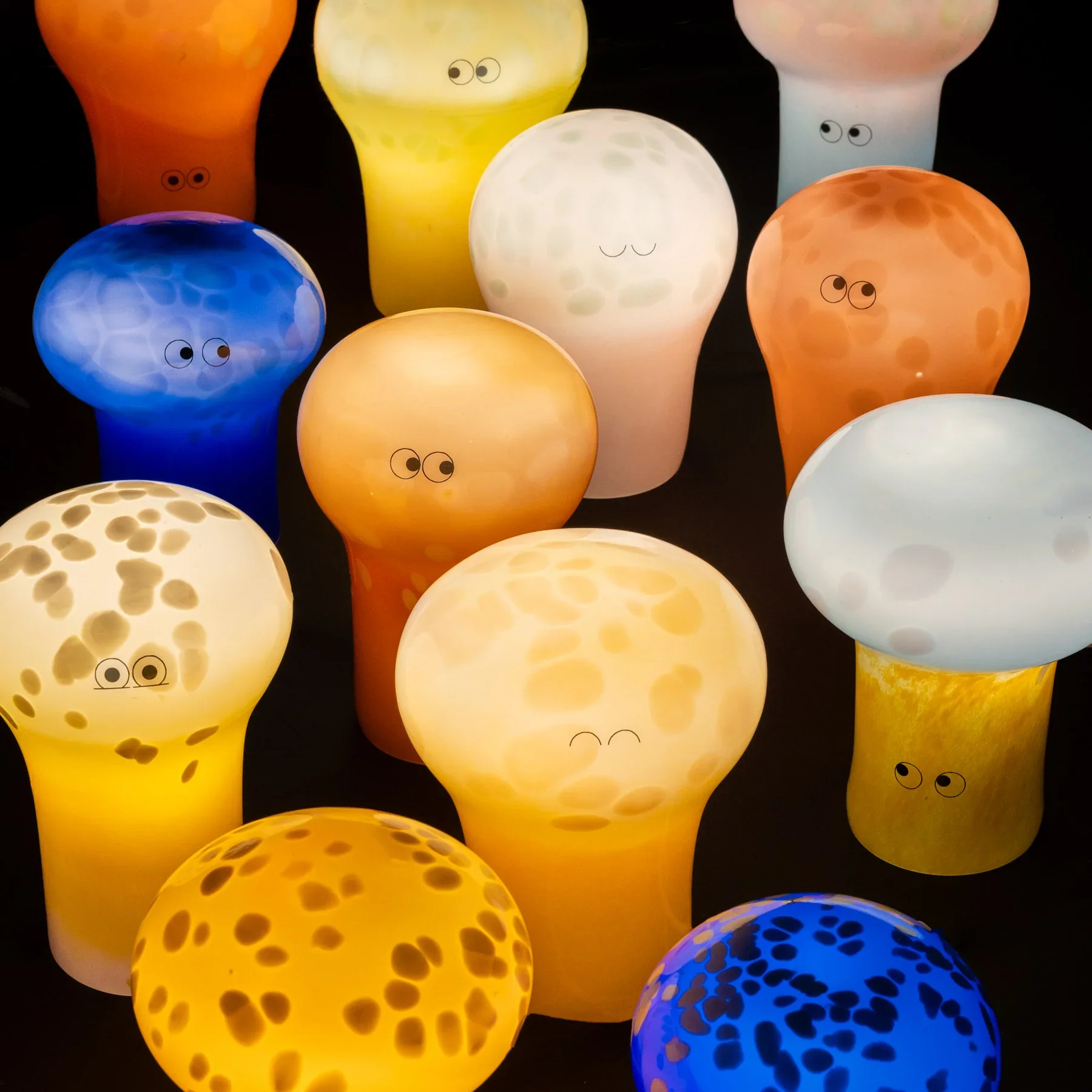 studio-arhoj-hand-blown-glass-lamp