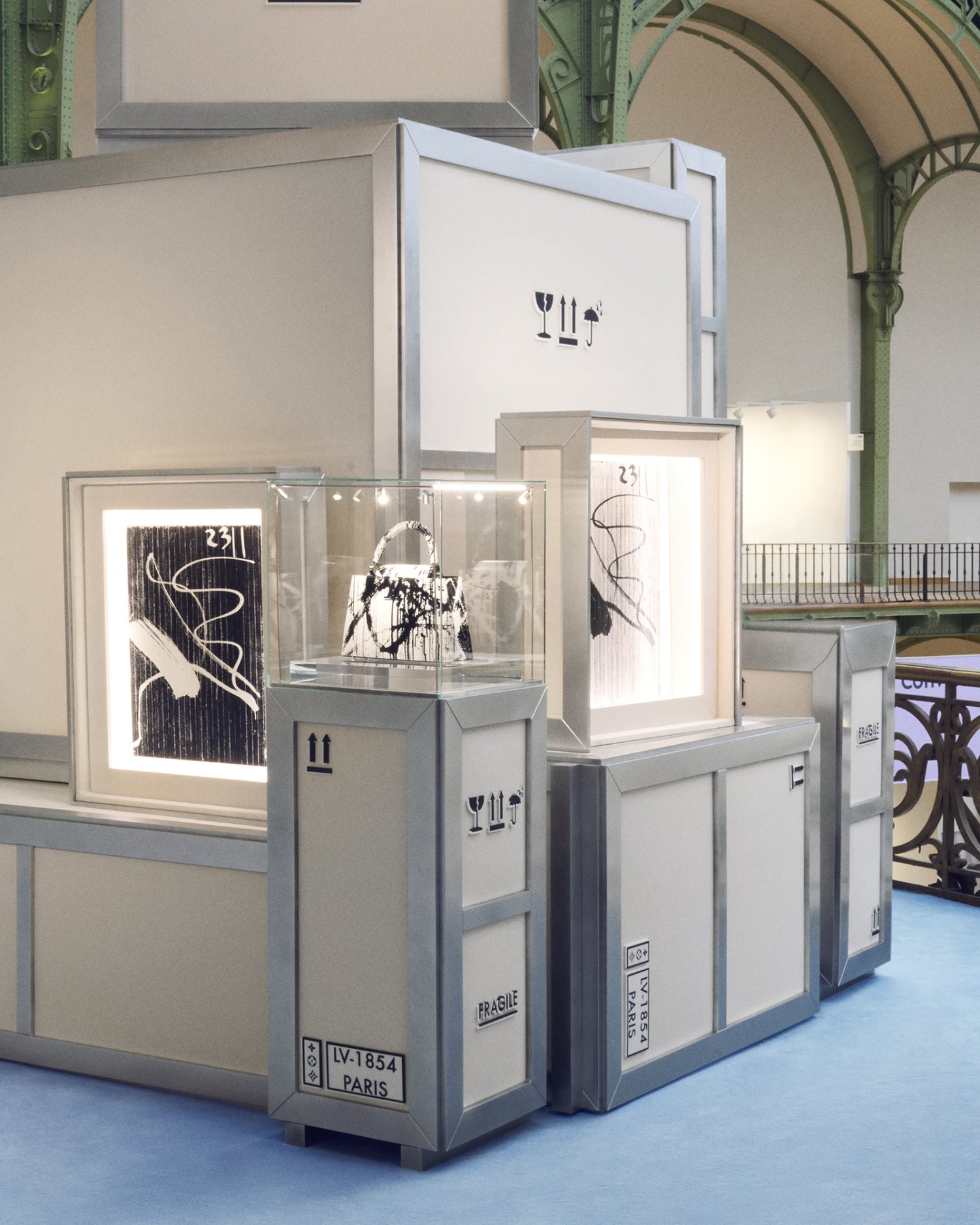 Louis-Vuitton-booth-Art-Basel-Paris-2026-©-Ophelie-Maurus-Louis-Vuitton-Malletier-10.jpg