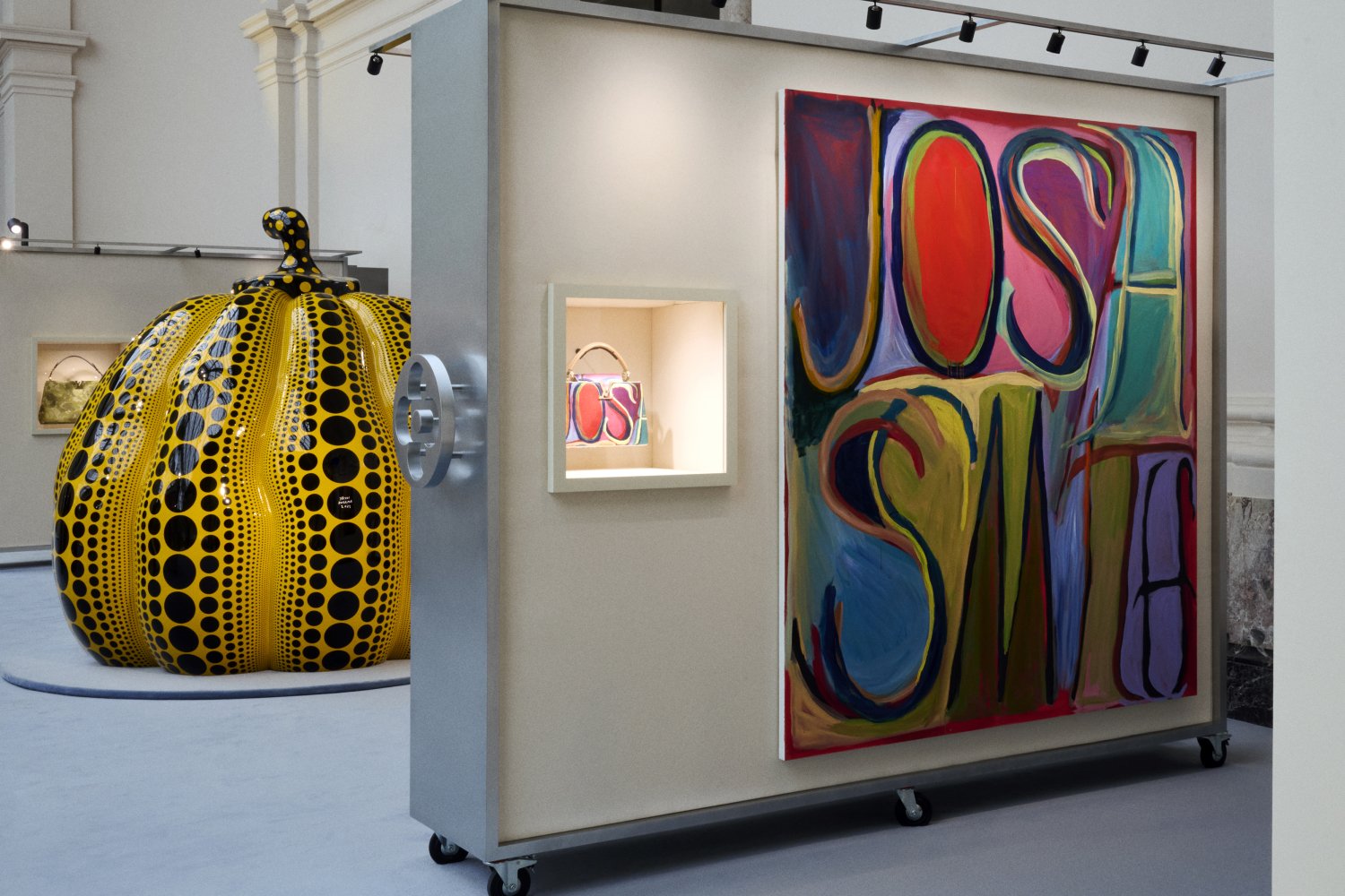 Louis-Vuitton-booth-Art-Basel-Paris-2026-©-Ophelie-Maurus-Louis-Vuitton-Malletier-3.jpg