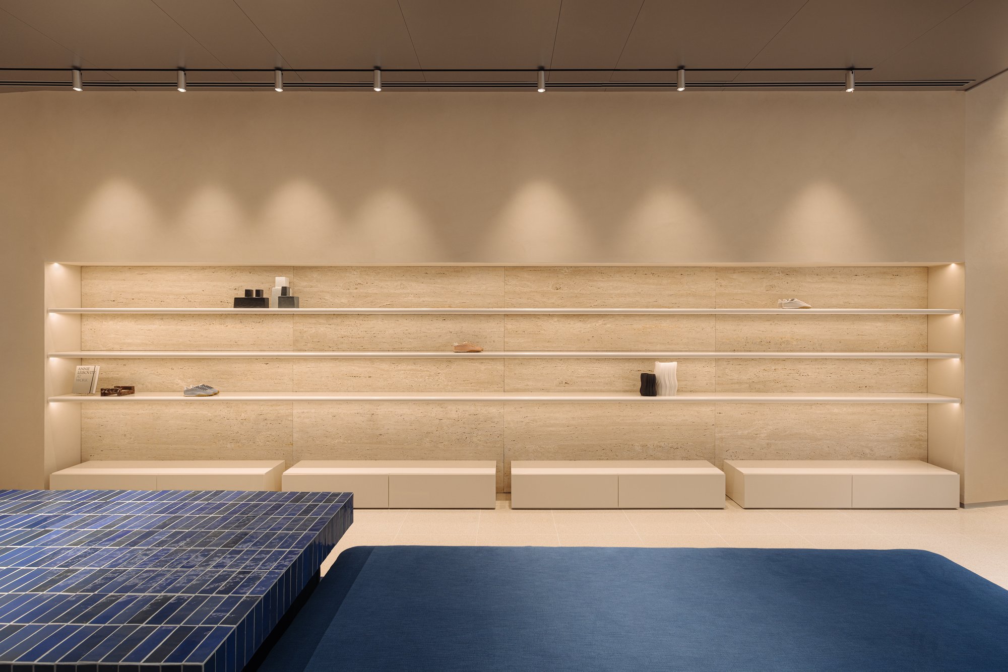 El Departamento HOFF Flagship in Amsterdam