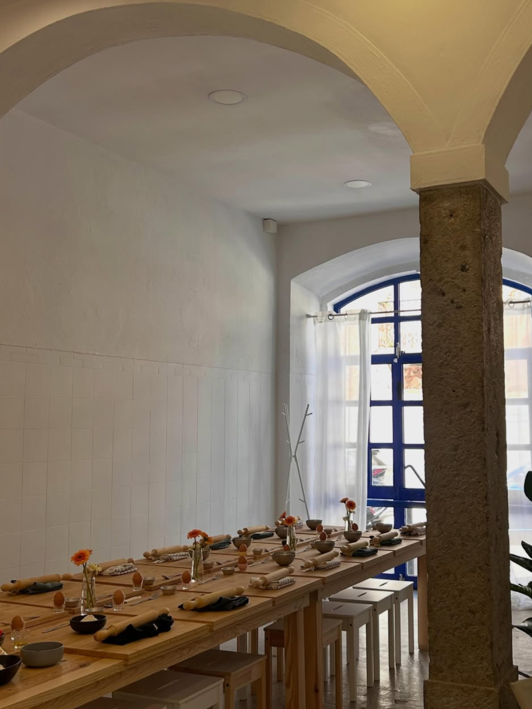 A handmade pasta workshop at Bacco Studio in Campo de Ourique, Lisbon, with participants learning to make fresh pasta from scratch during one of the June cooking classes at Studio Figo.