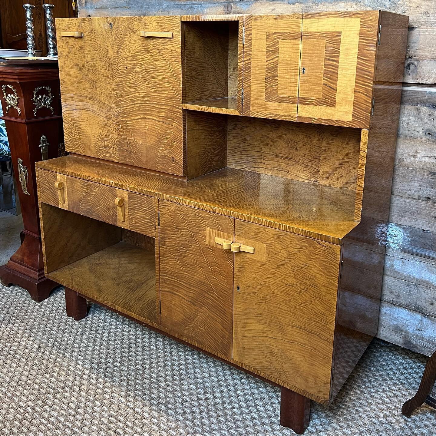 So many fantastic additions to the Wynsum #inventory! Swipe through to see what&rsquo;s new! Shoot us a message, give us a call or come visit us at the shop - open seven days a week!

#wynsumantiquesandinteriors 
#648kingstreet 
#historicdowntownchar