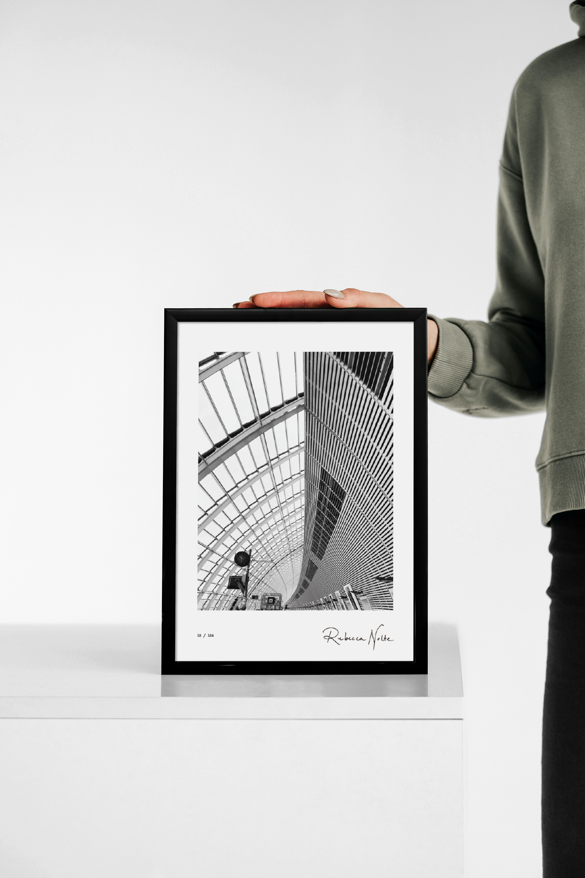 Holding-Frame-Print-25.png