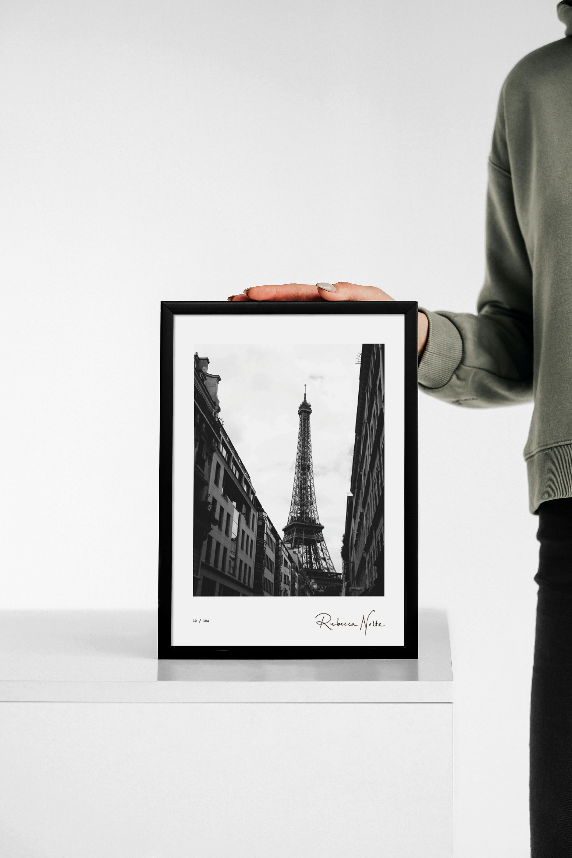 Holding-Frame-Print-23.png