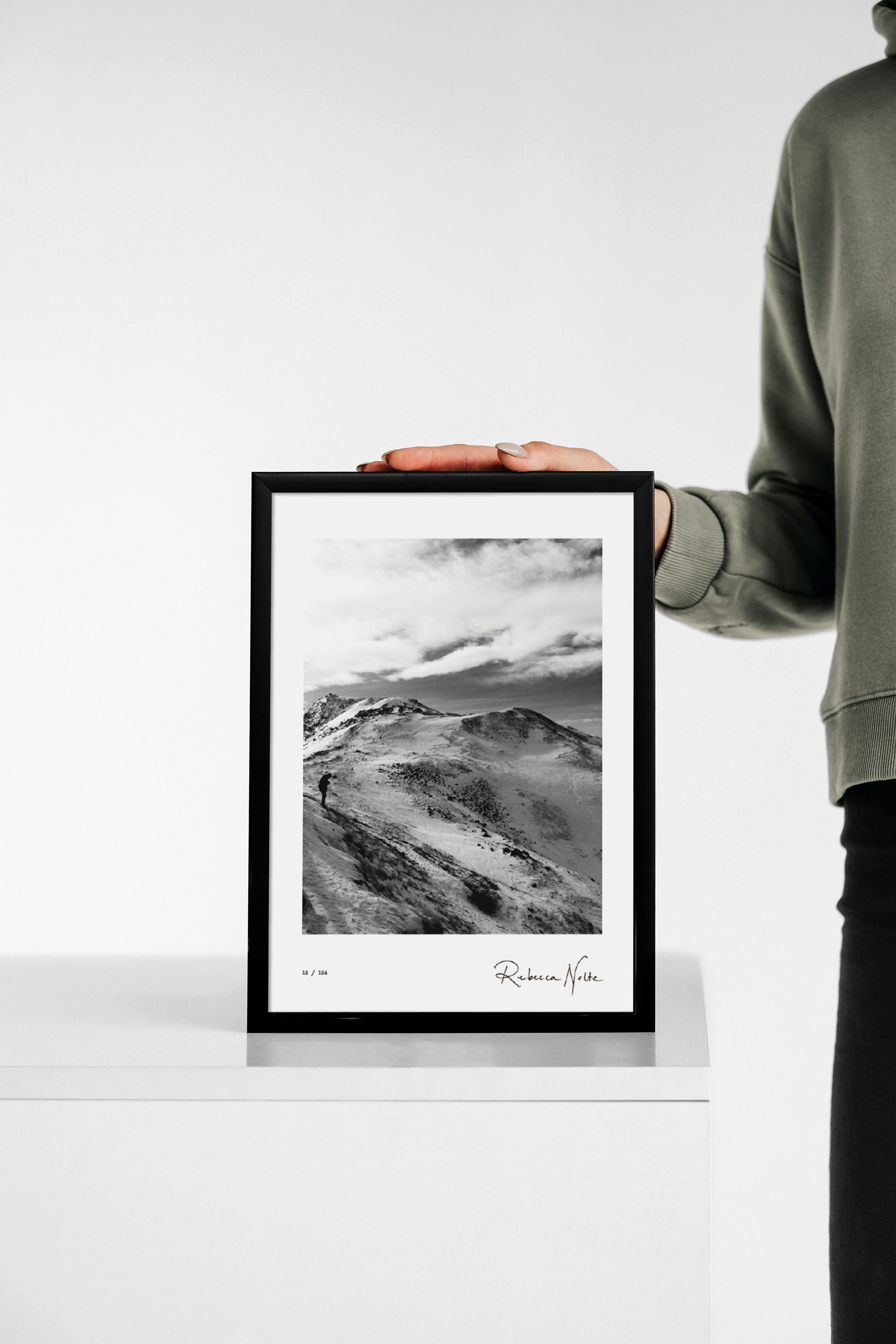 Holding-Frame-Print-30.png