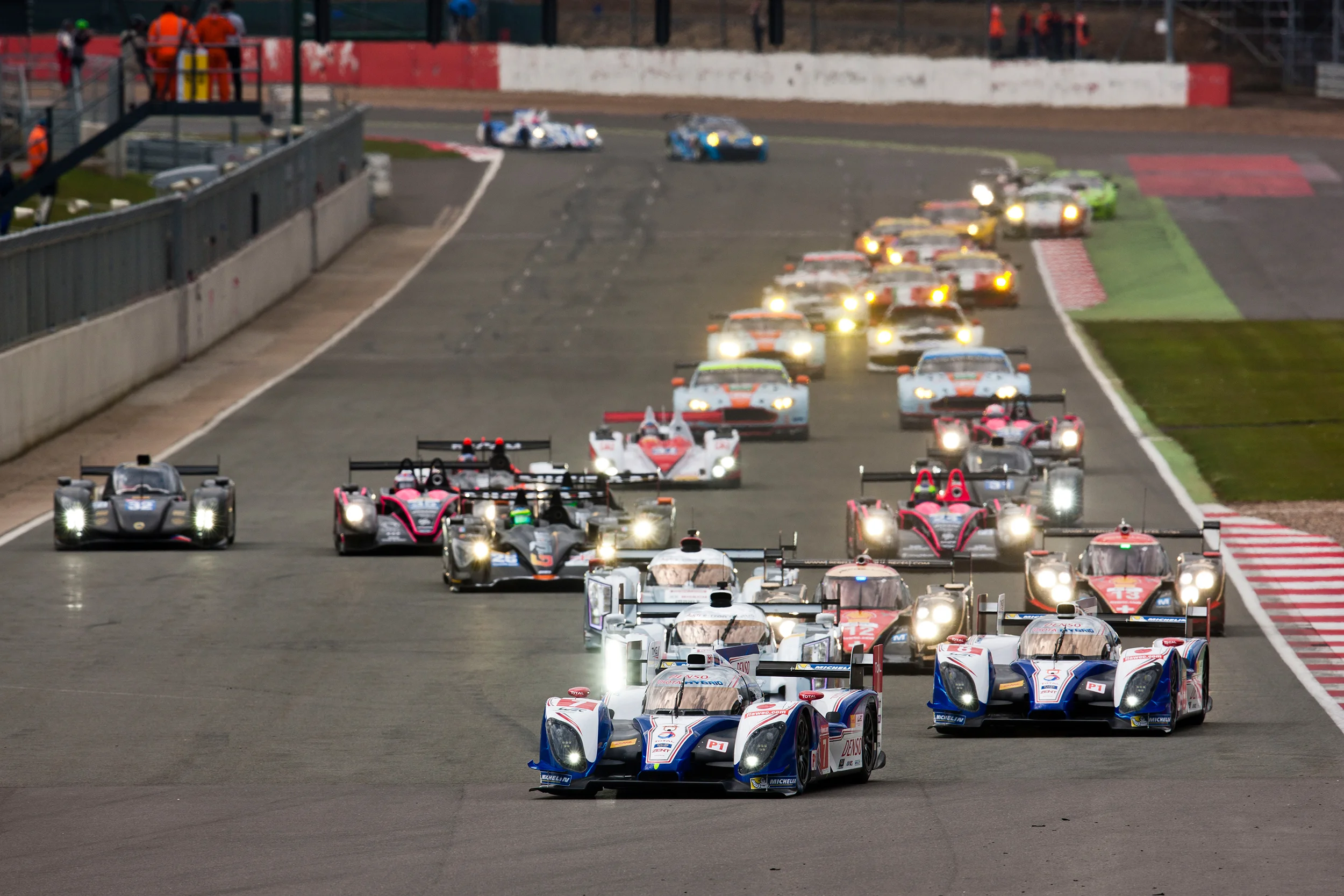Start of the 6 Hours of Silverstone