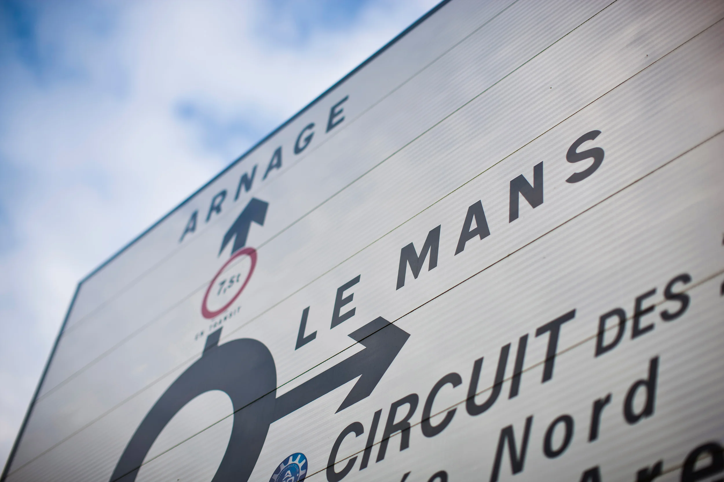 Road sign to Le Mans