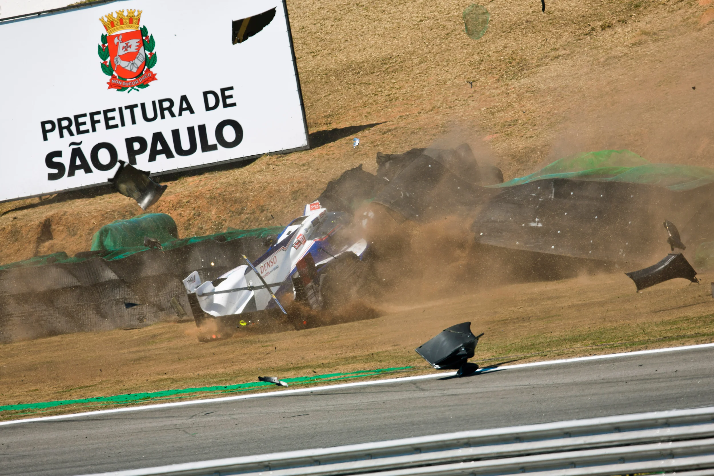 Stephane Sarrazin, Toyota TS030 crashes out of the race