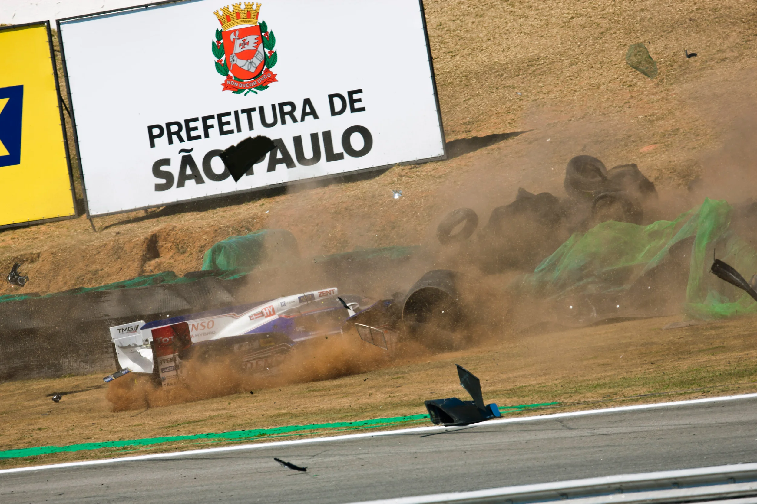 Stephane Sarrazin, Toyota TS030 crashes out of the race