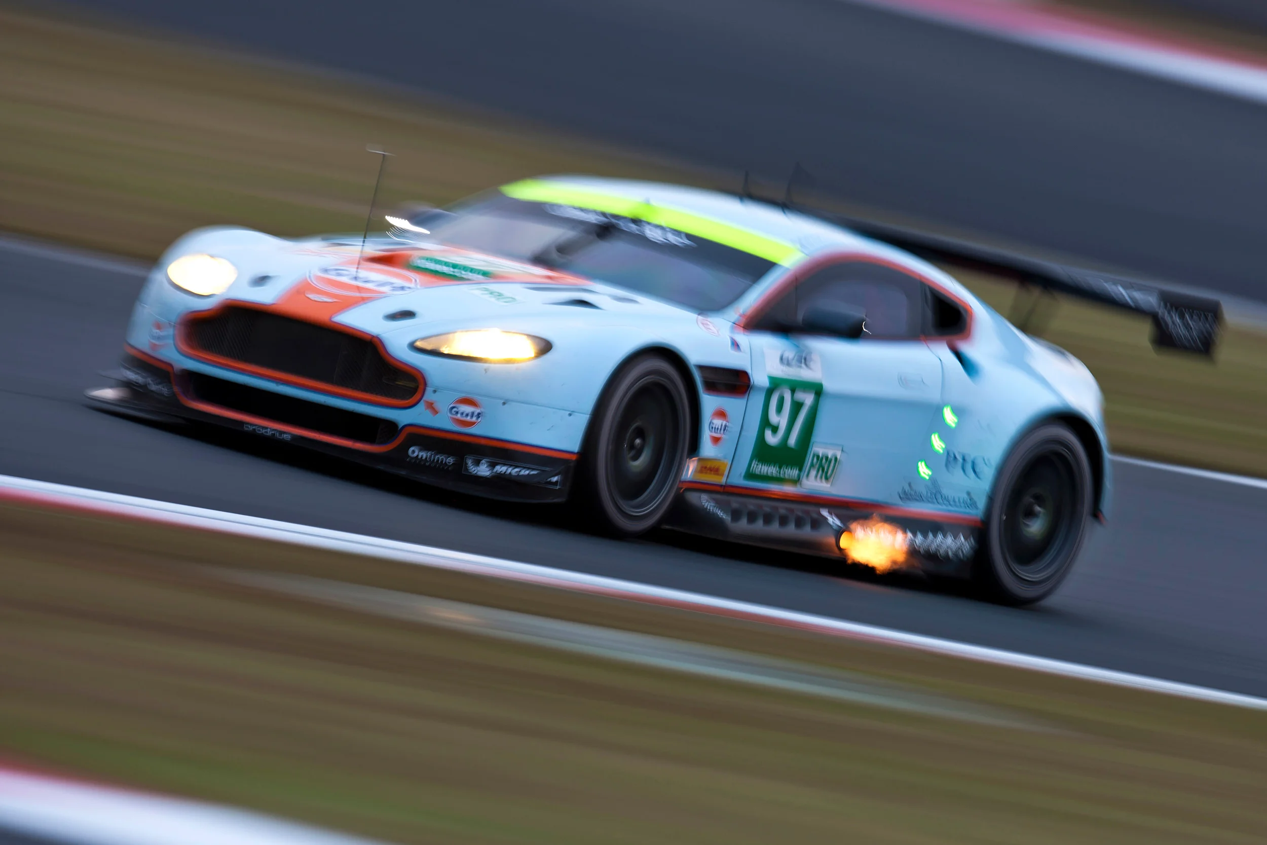 Stefan Mucke, Aston Martin Vanatge