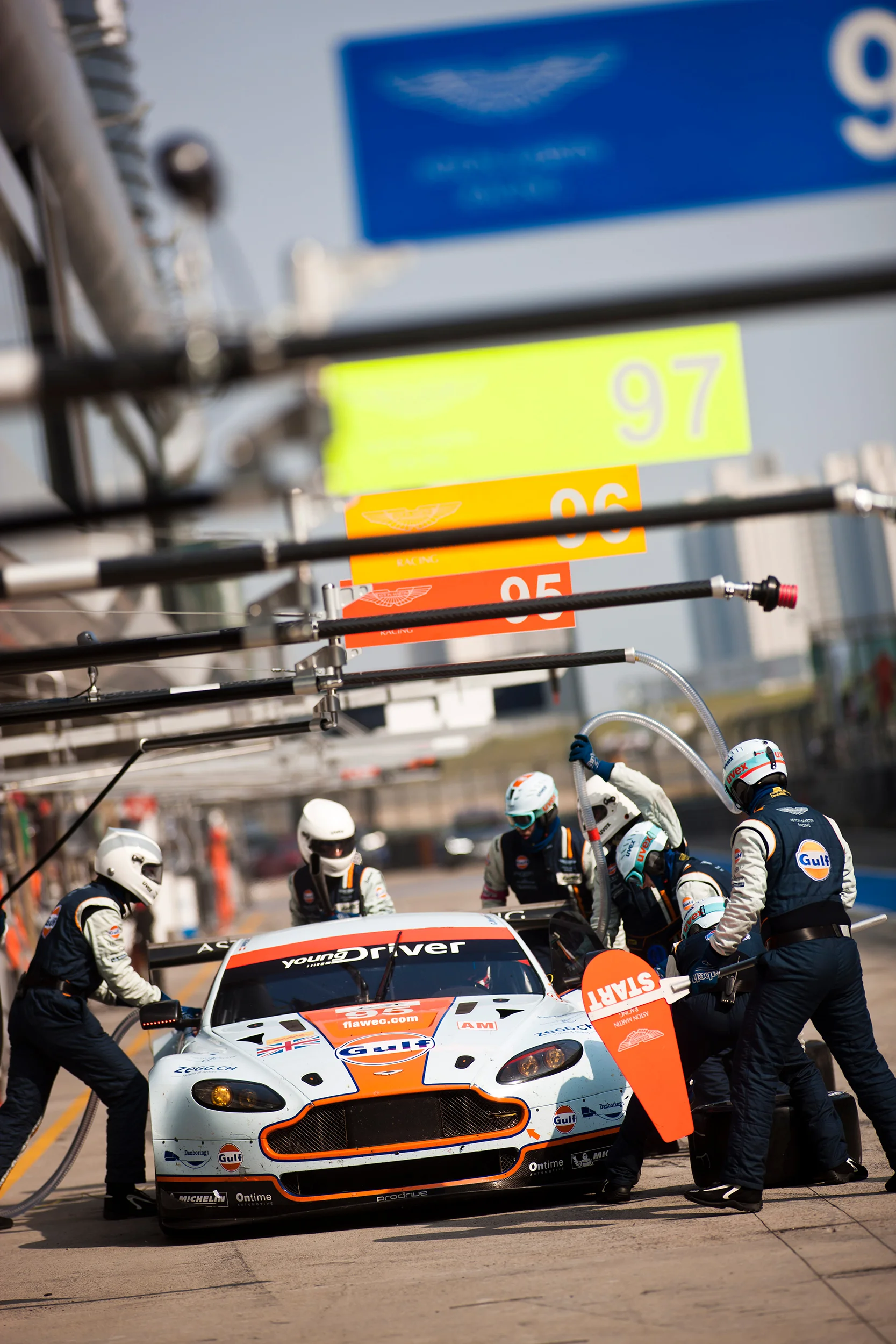 #95 Aston Martin Vantage pit stop