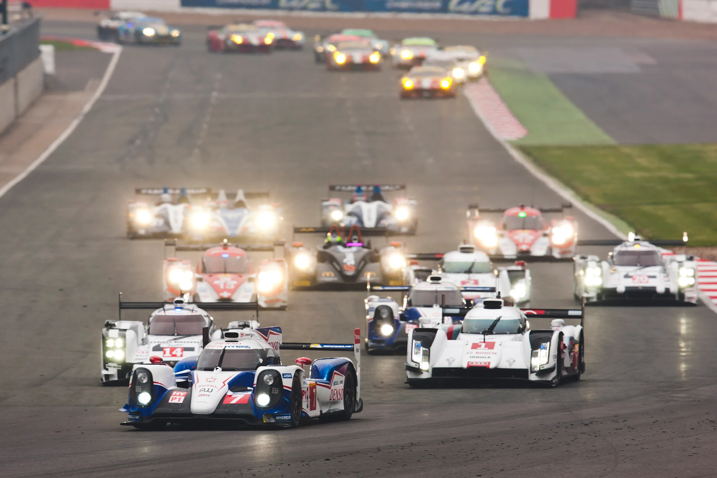 Start of the Silverstone 6 Hours