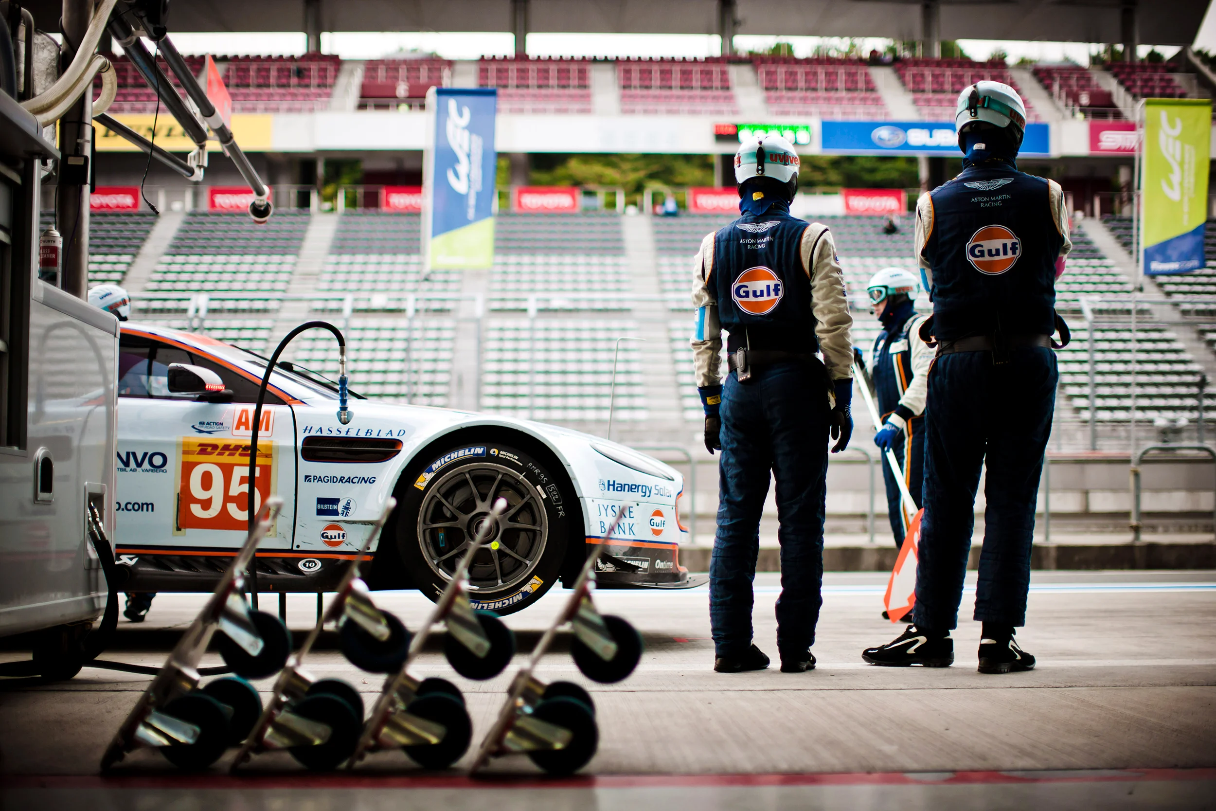 Aston Martin pit crew