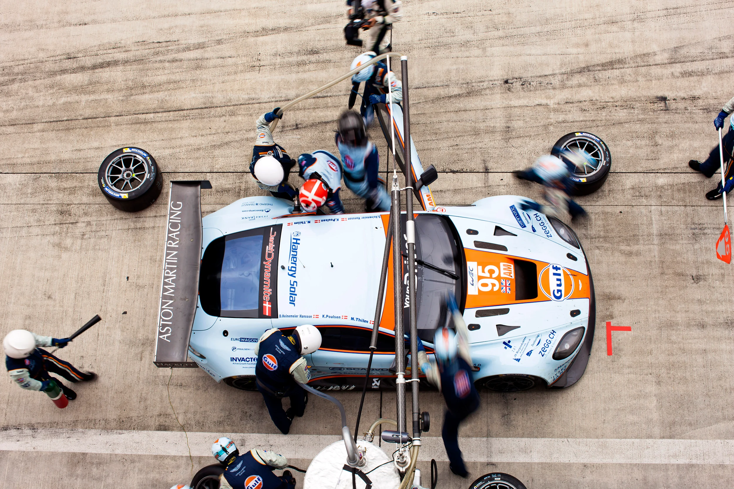 #95 Aston Martin Vantage pit stop