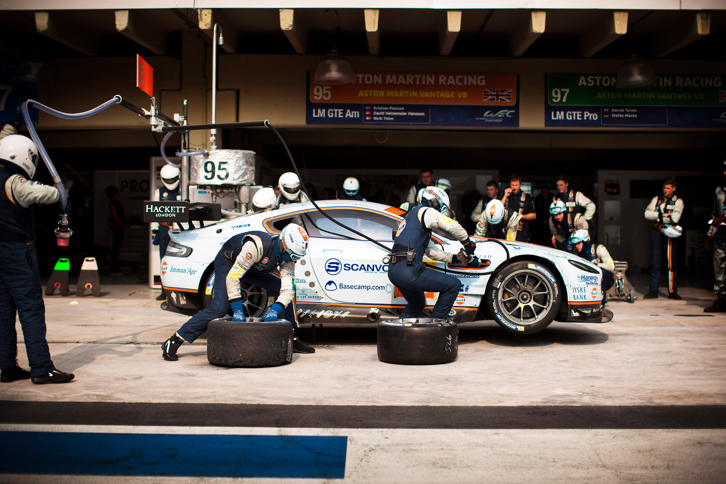#95 Aston Martin Vantage pitstop
