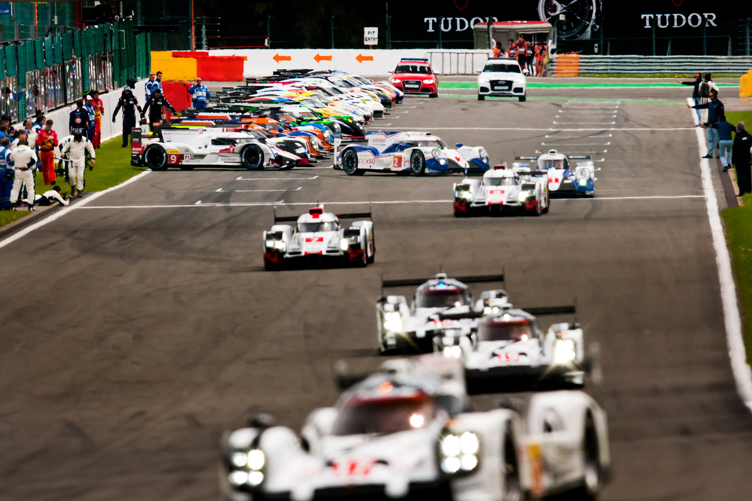 Start of the warm up lap