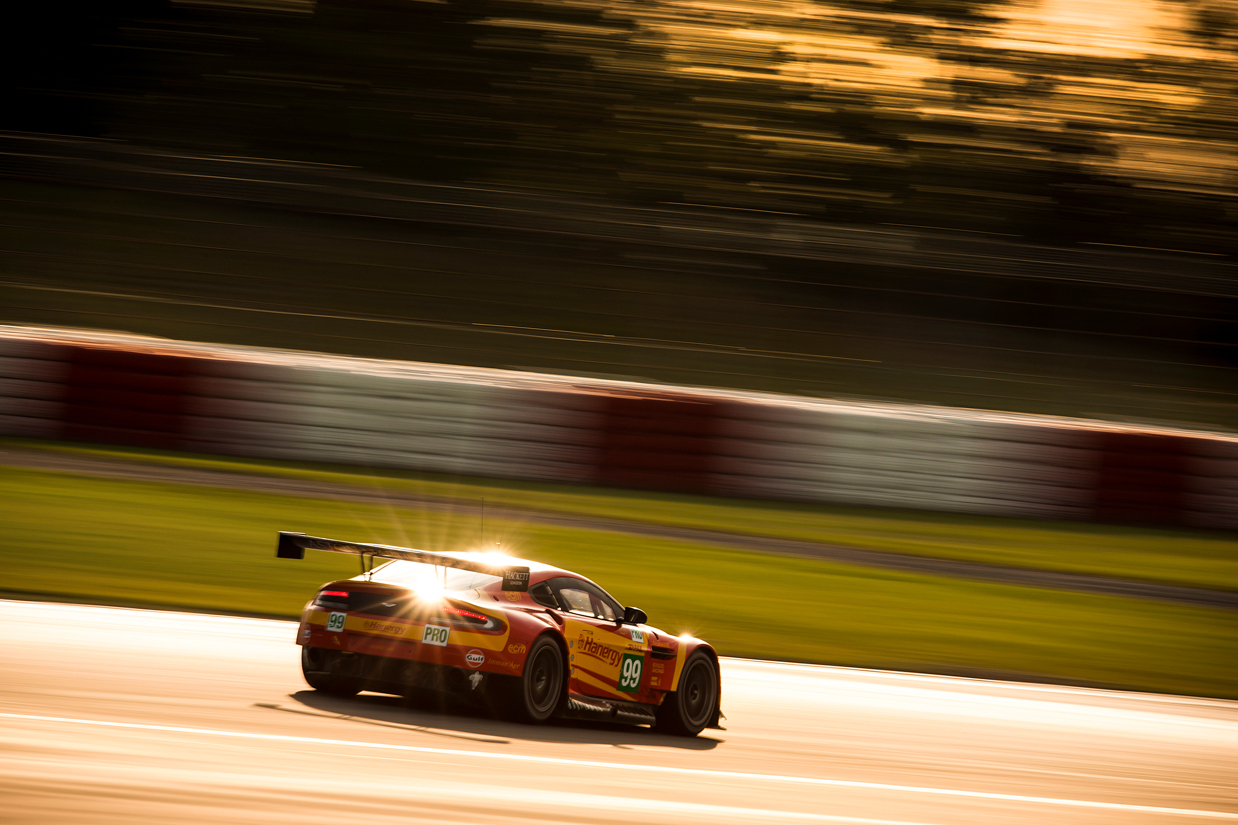 Fernando Rees, Aston Martin Vantage