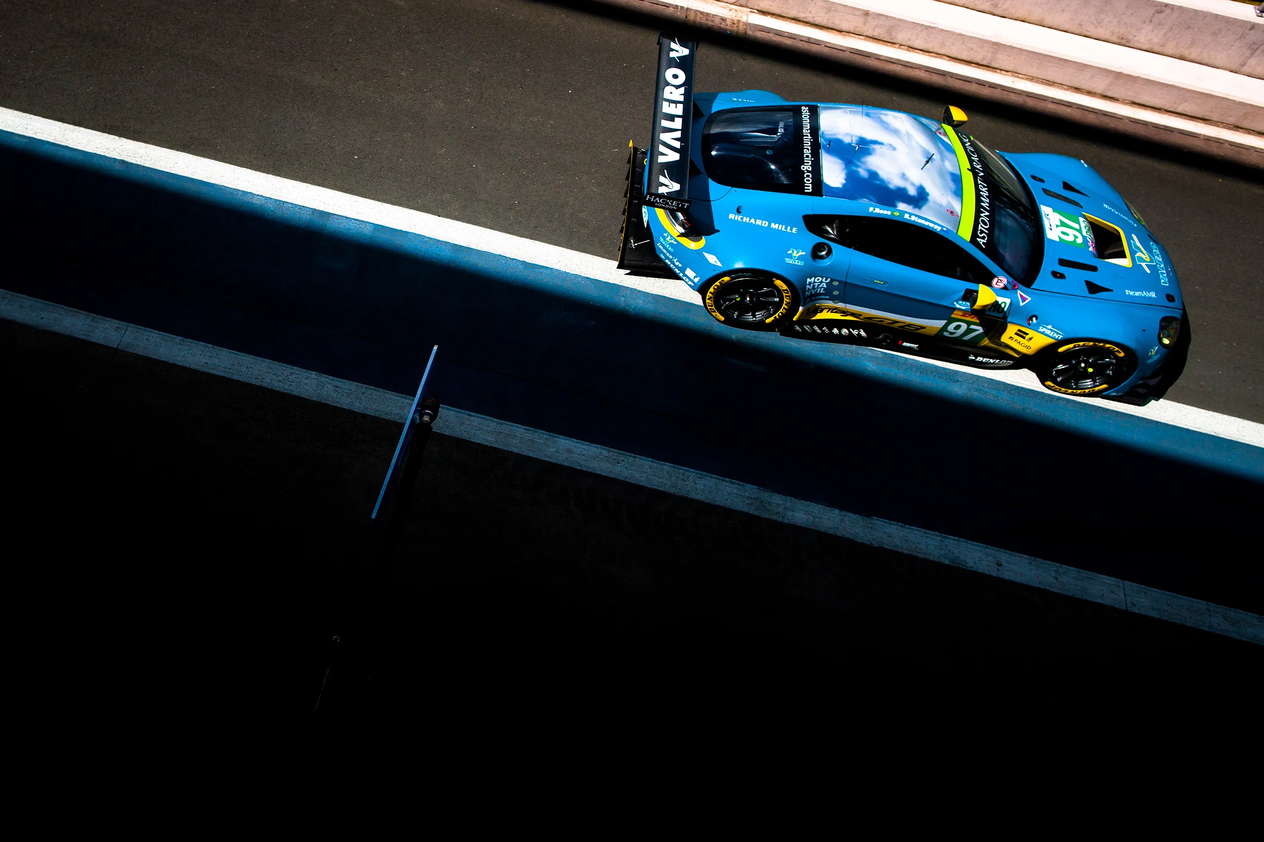 Fernando Rees, Aston Martin Vantage
