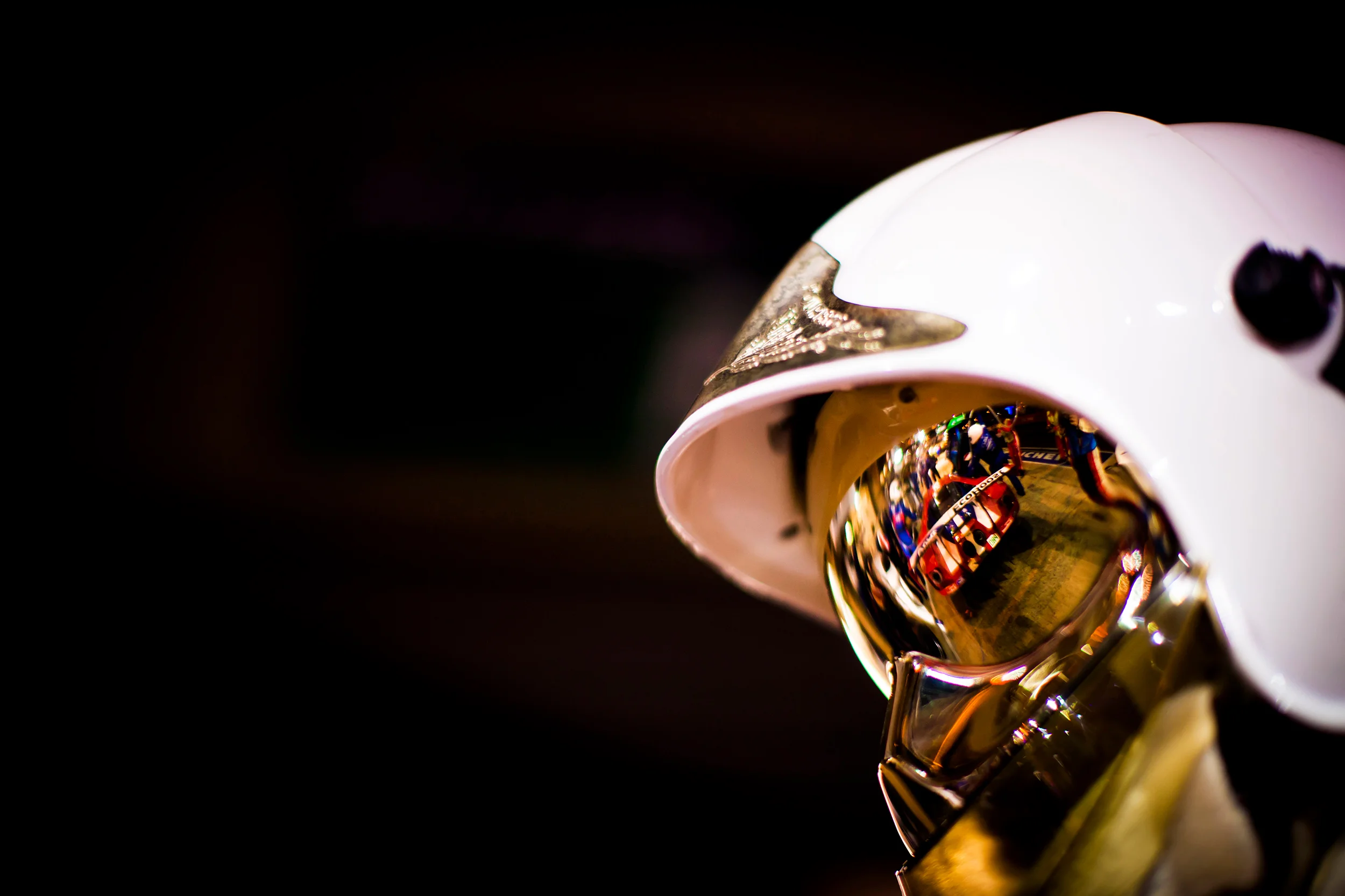 #69 Ford GT pit stop