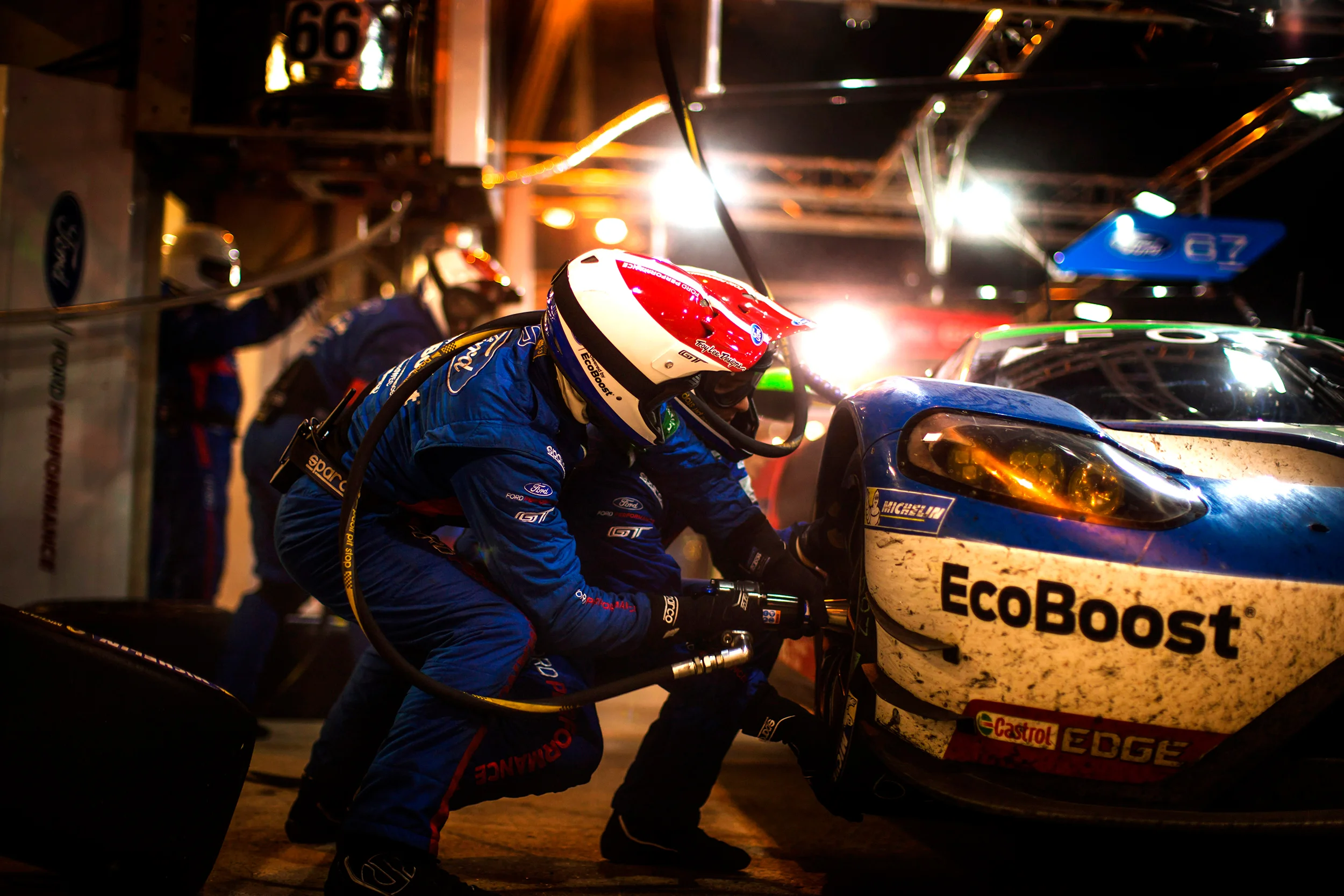 #66 Ford GT pit stop