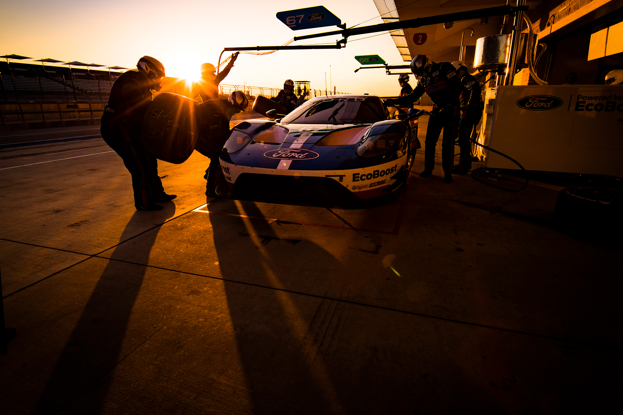 #67 Ford GT pit top