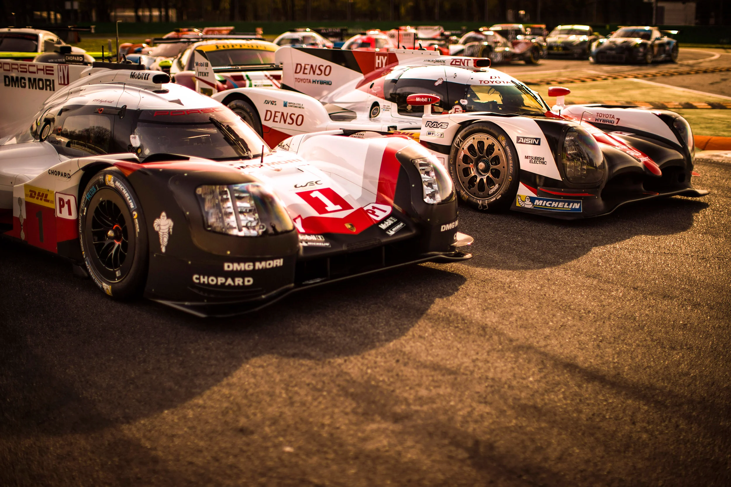 Porsche 919 and Toyota TS050 at the class of 2017 photograph