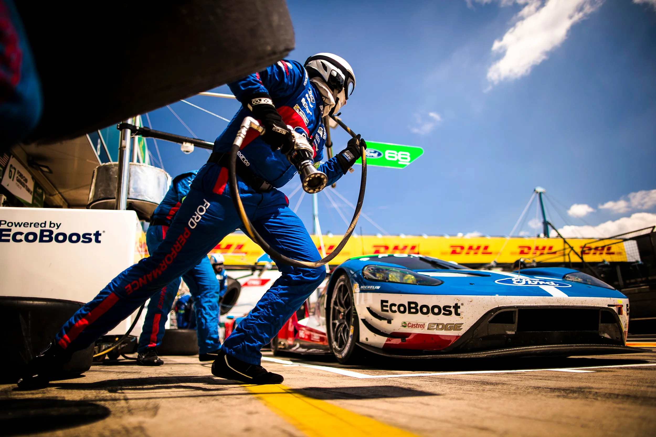 #66 Ford GT pit stop