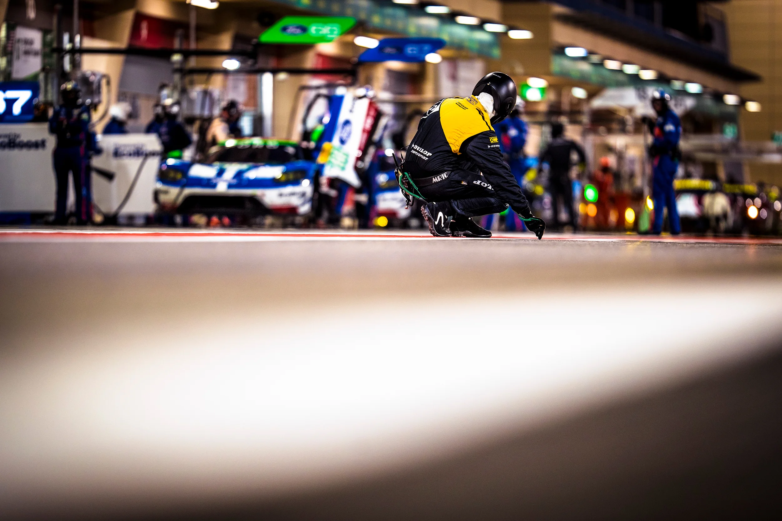 Dunlop tyre technician