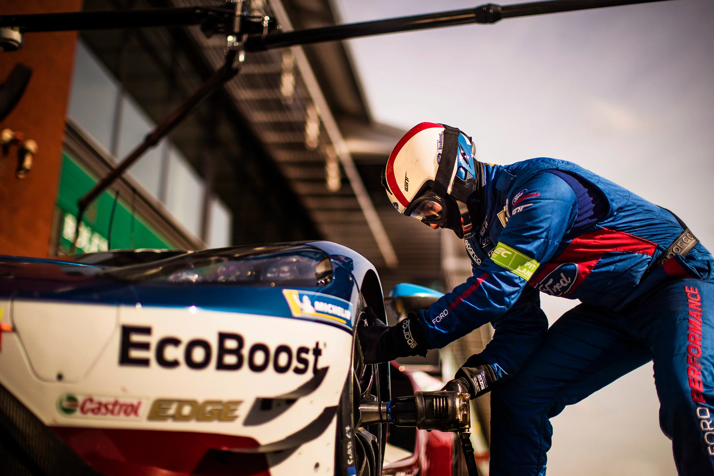 Ford GT pit crew