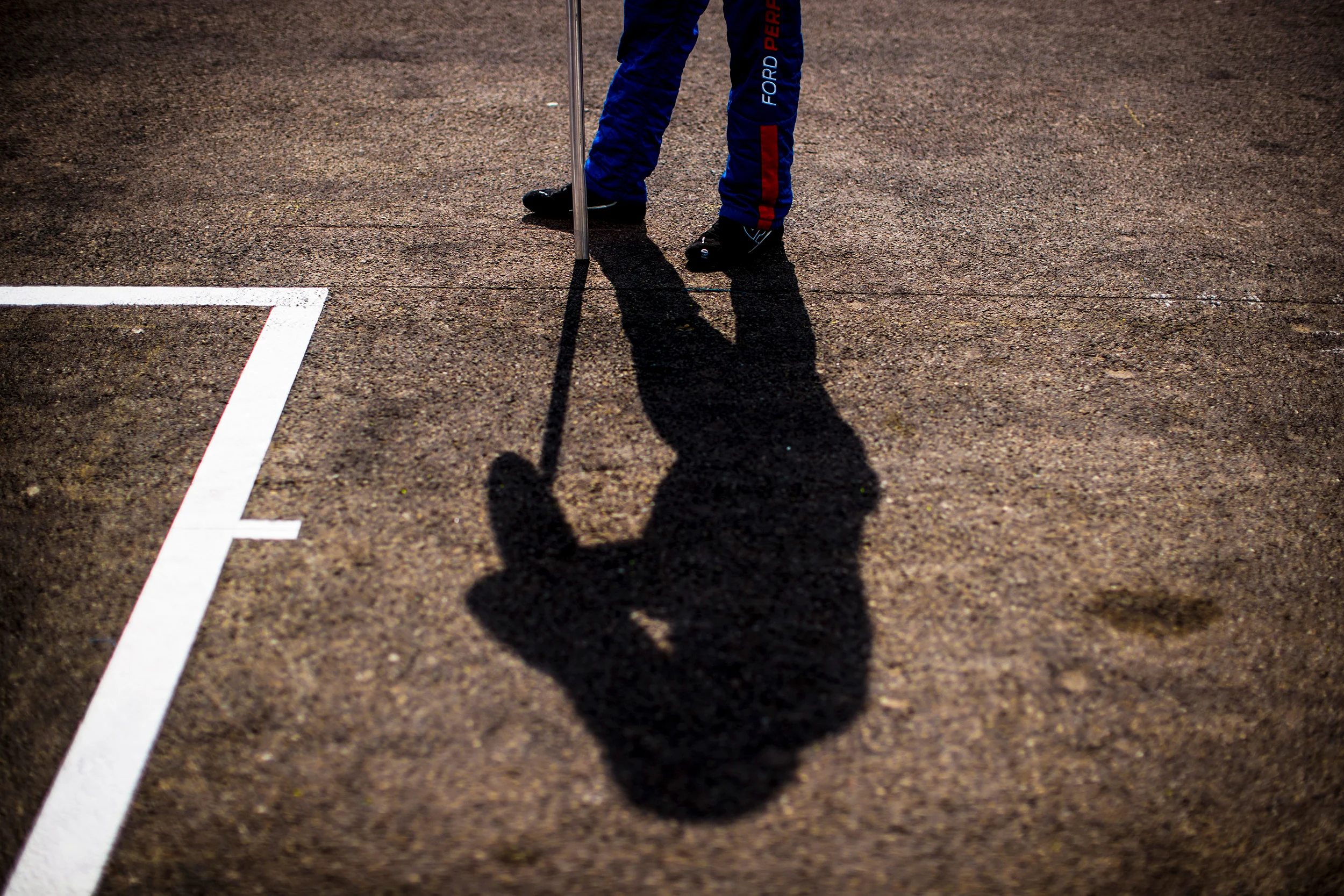 #67 Ford GT pit crew