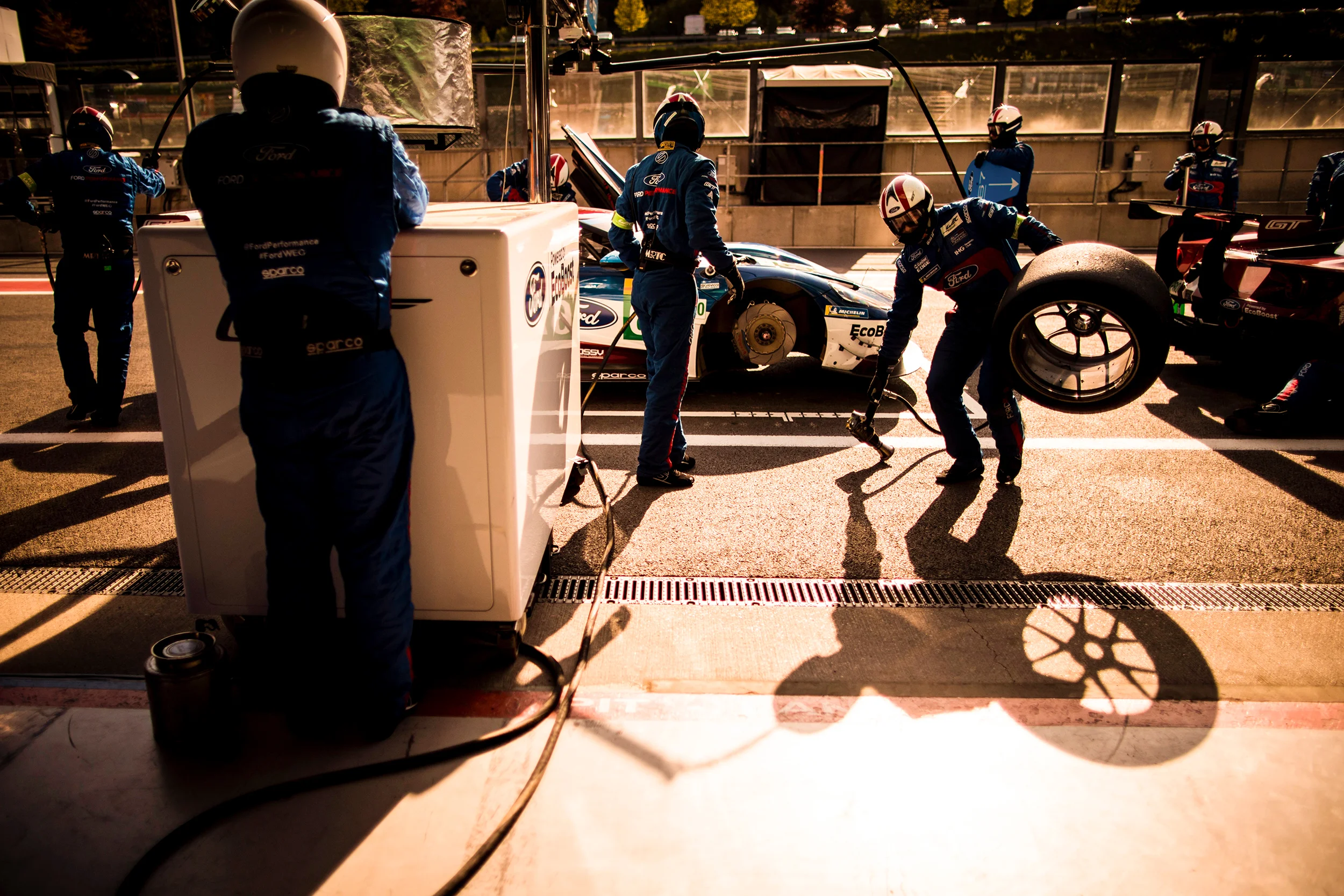Ford GT pit crew