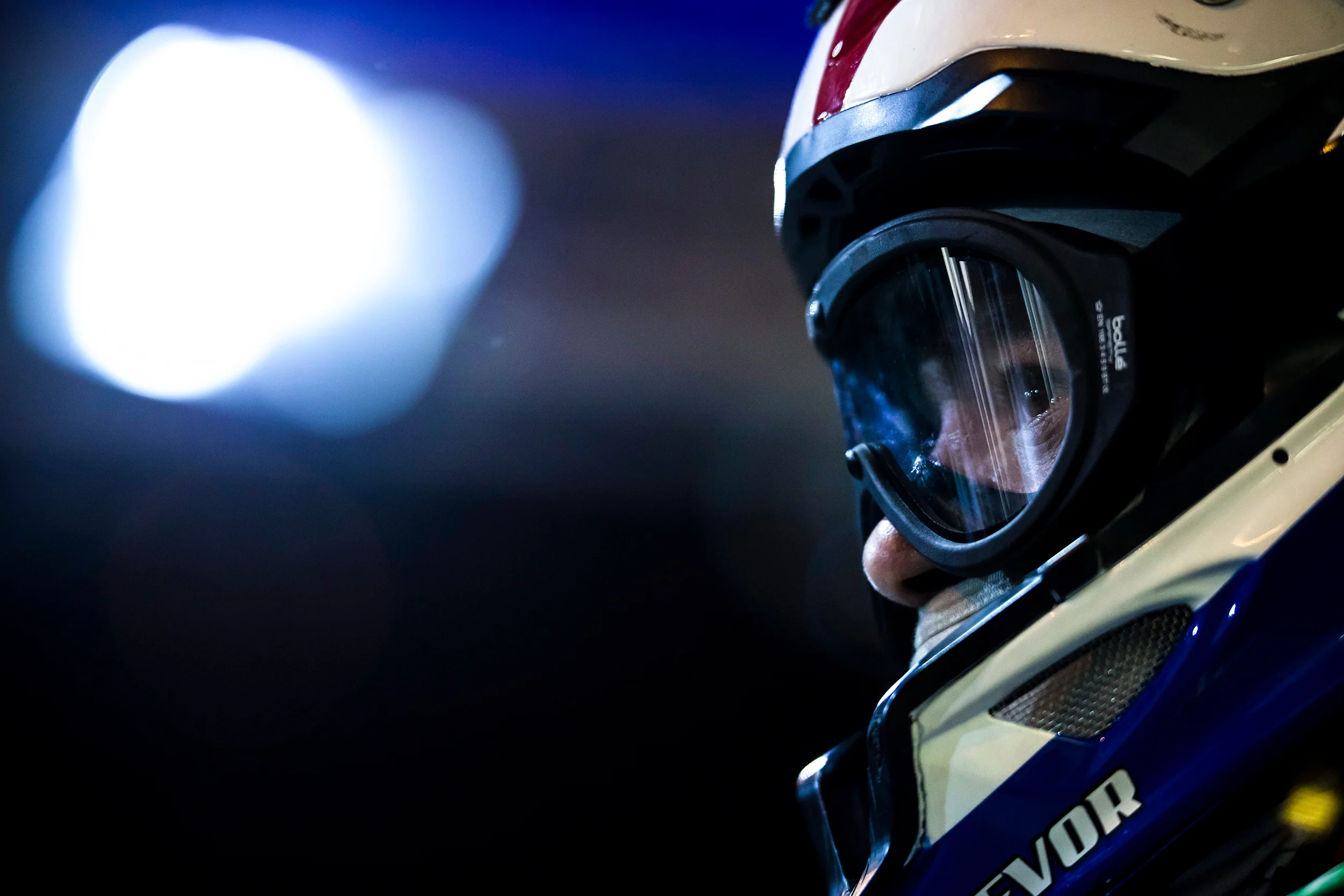 #69 Ford GT pit crew