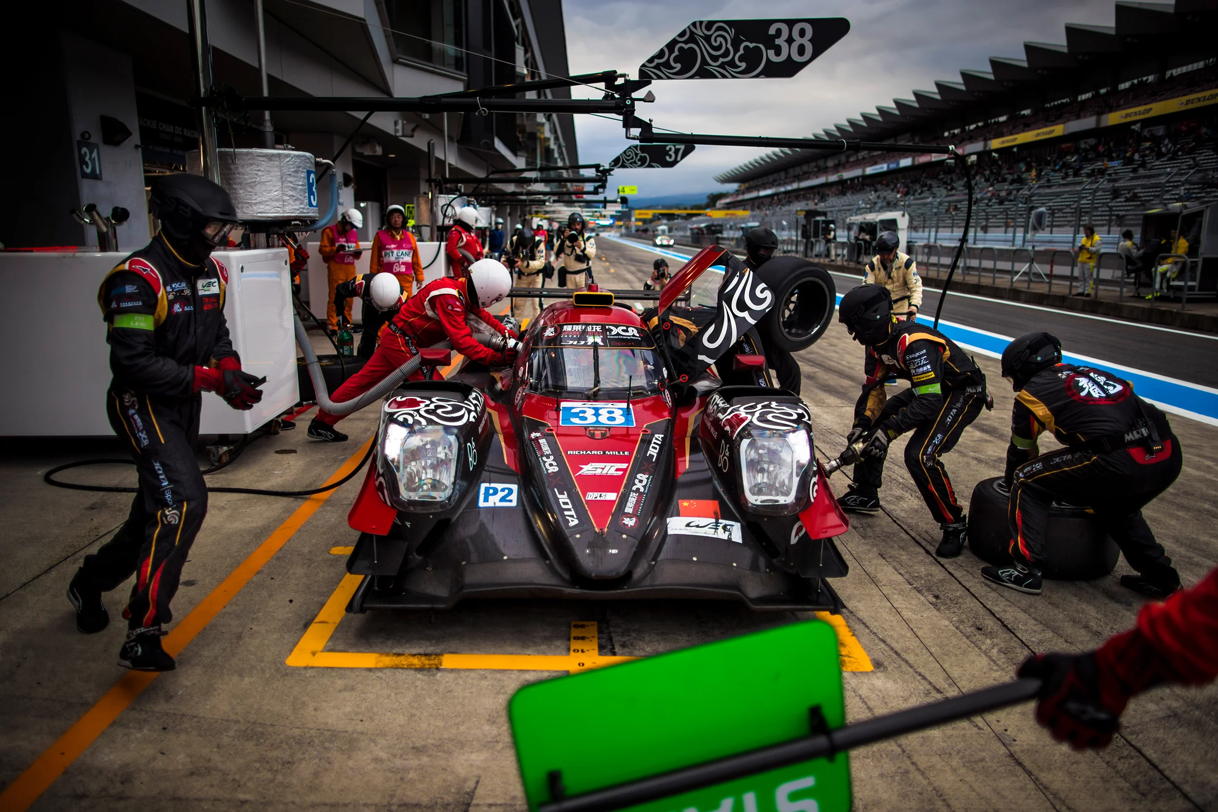 #38 Jackie Chan DC Racing, Oreca 07 pit stop