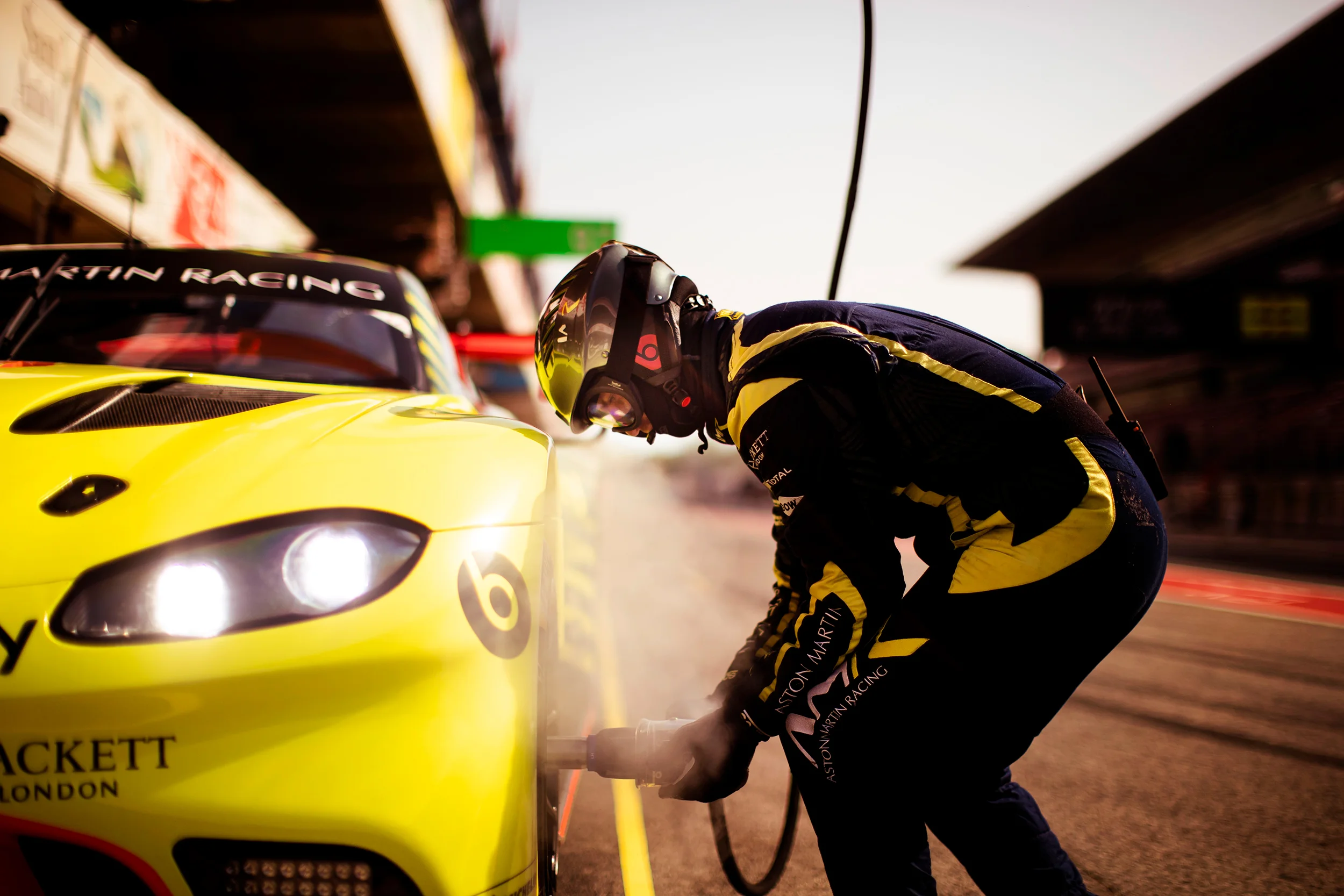 Aston Martin pit crew