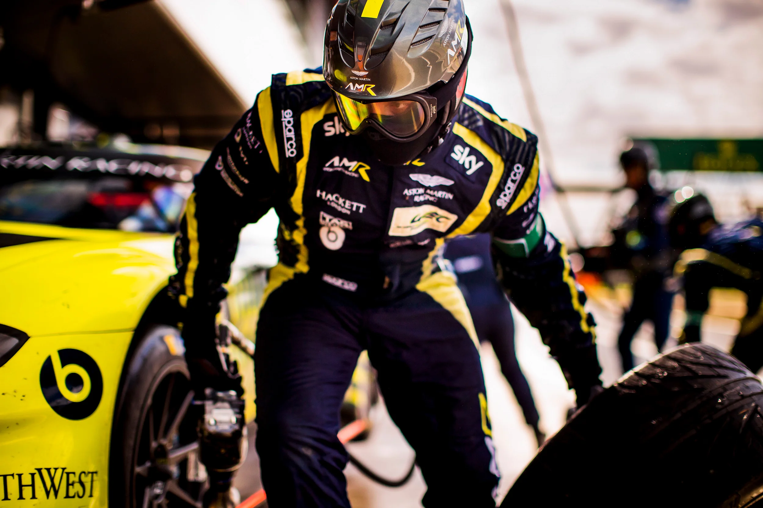 #98 Aston Martin Vantage pit stop