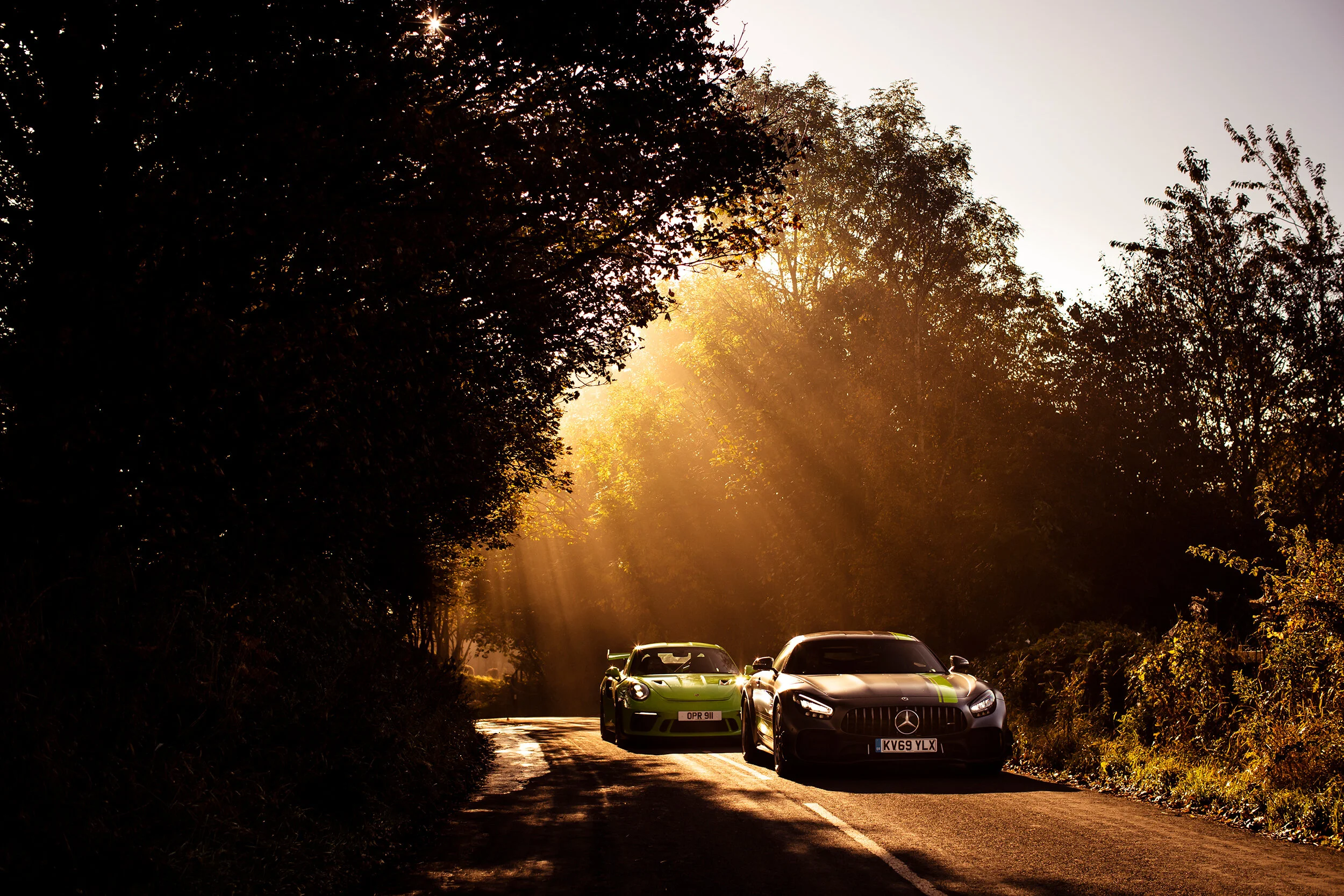 Porsche GT3 RS vs Mercedes AMG GT R Pro