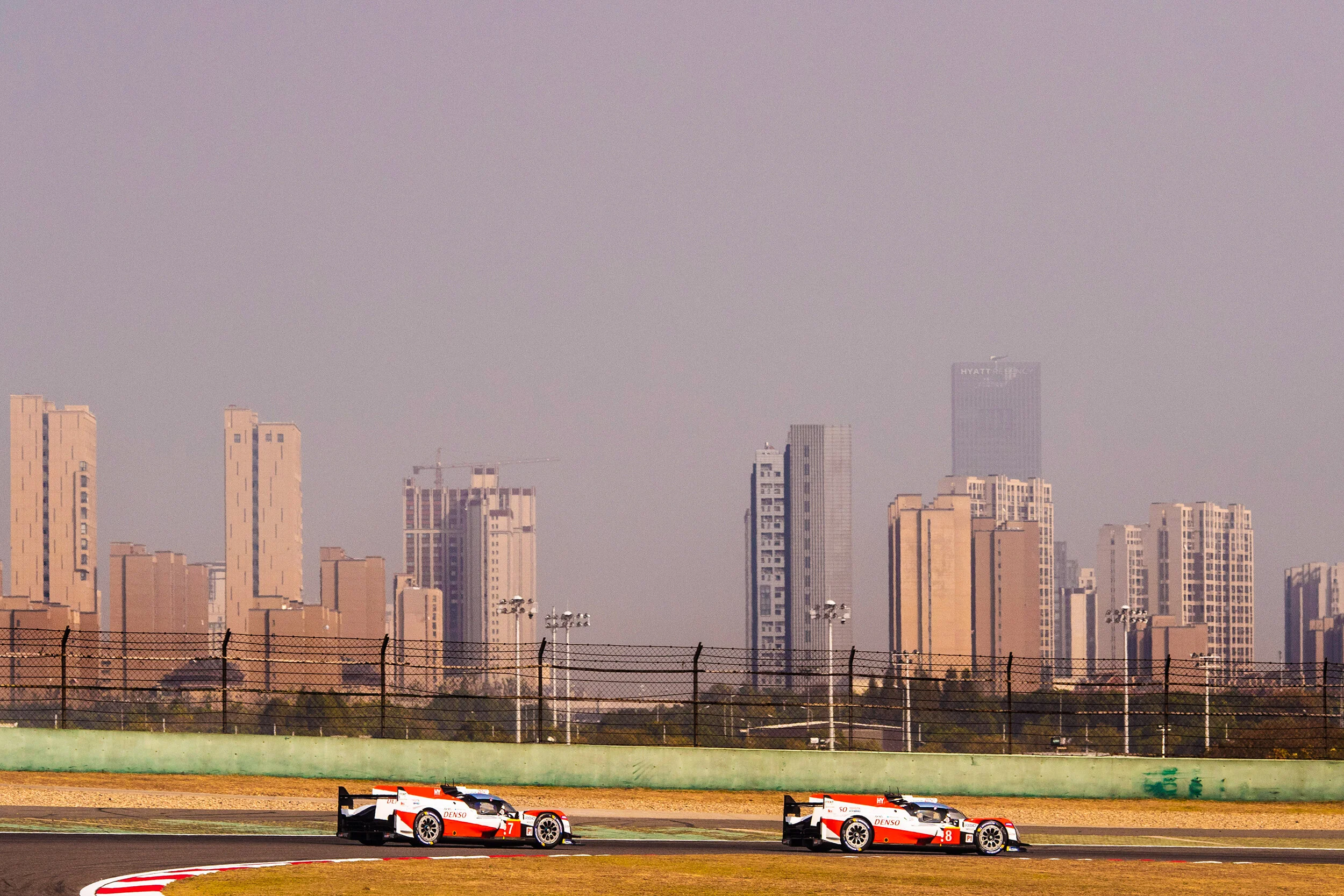 Brendon Hartley, Toyota TS050 leads Mike Conway, Toyota TS050 