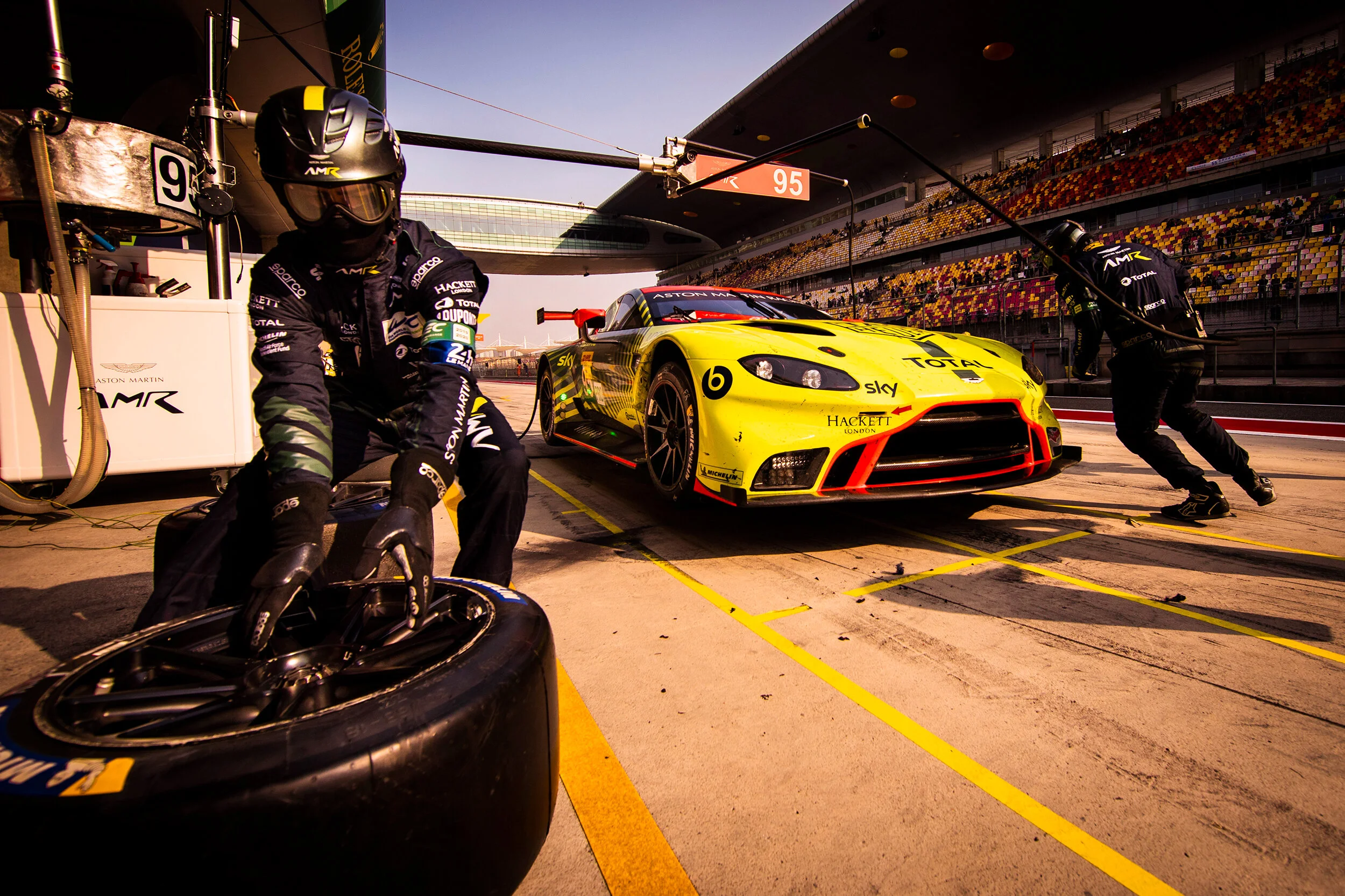 #95 Aston Martin Vantage pit stop