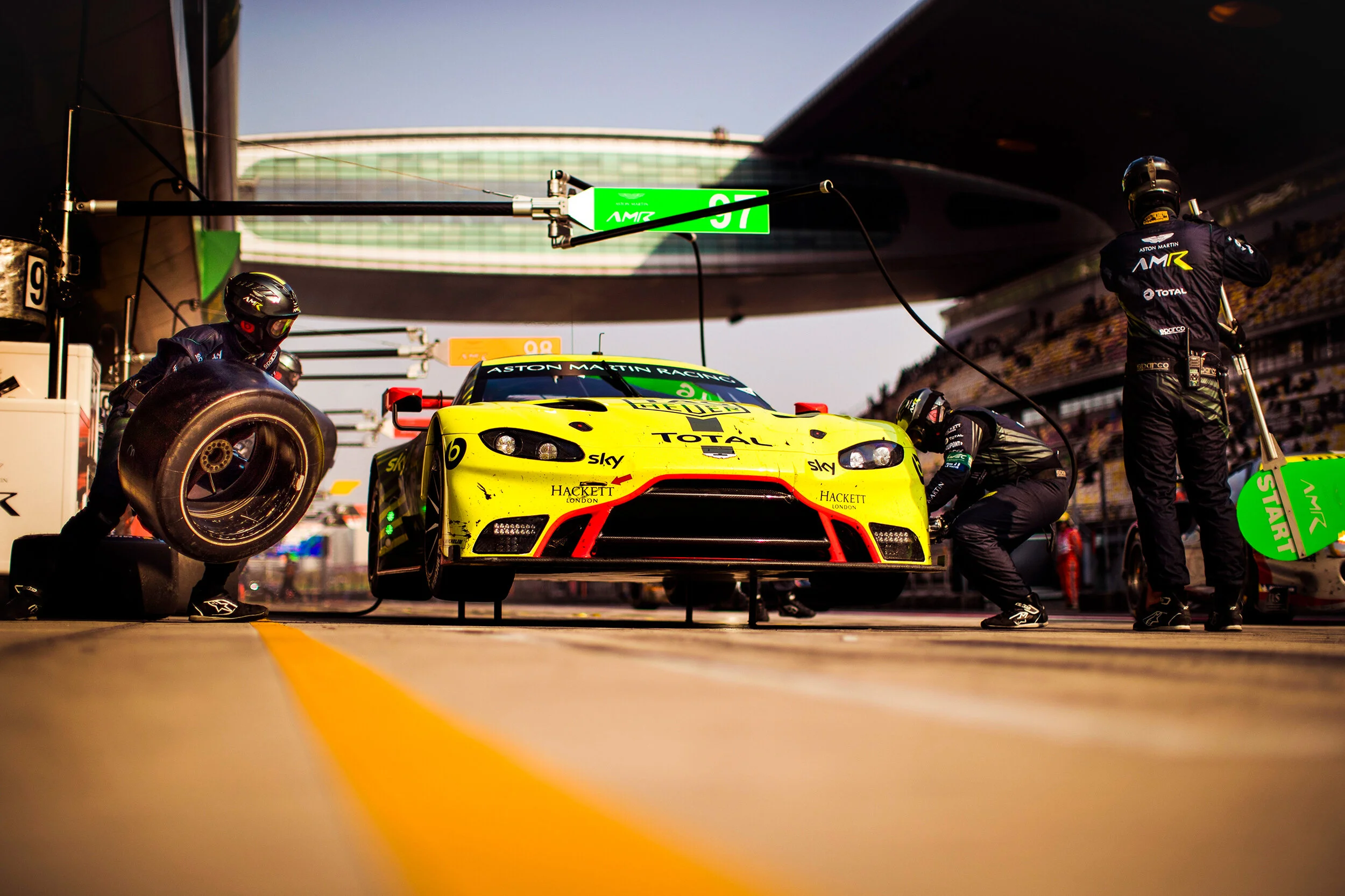 #95 Aston Martin Vantage pit stop