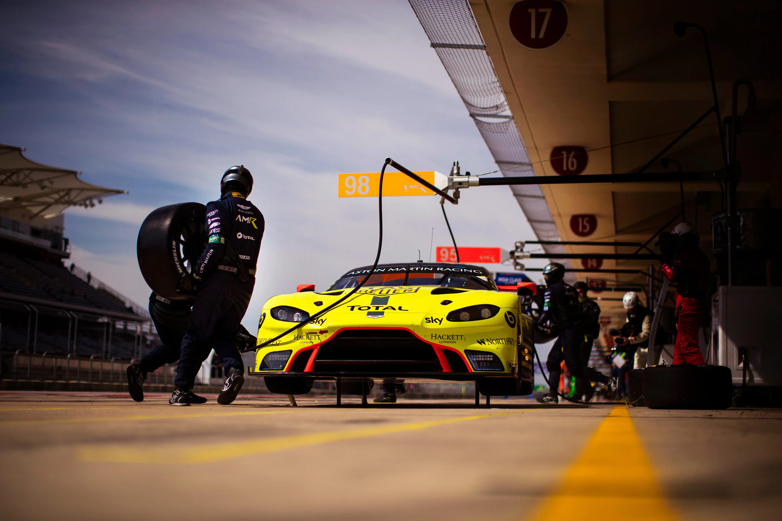 #98 Aston Martin Vantage pit stop