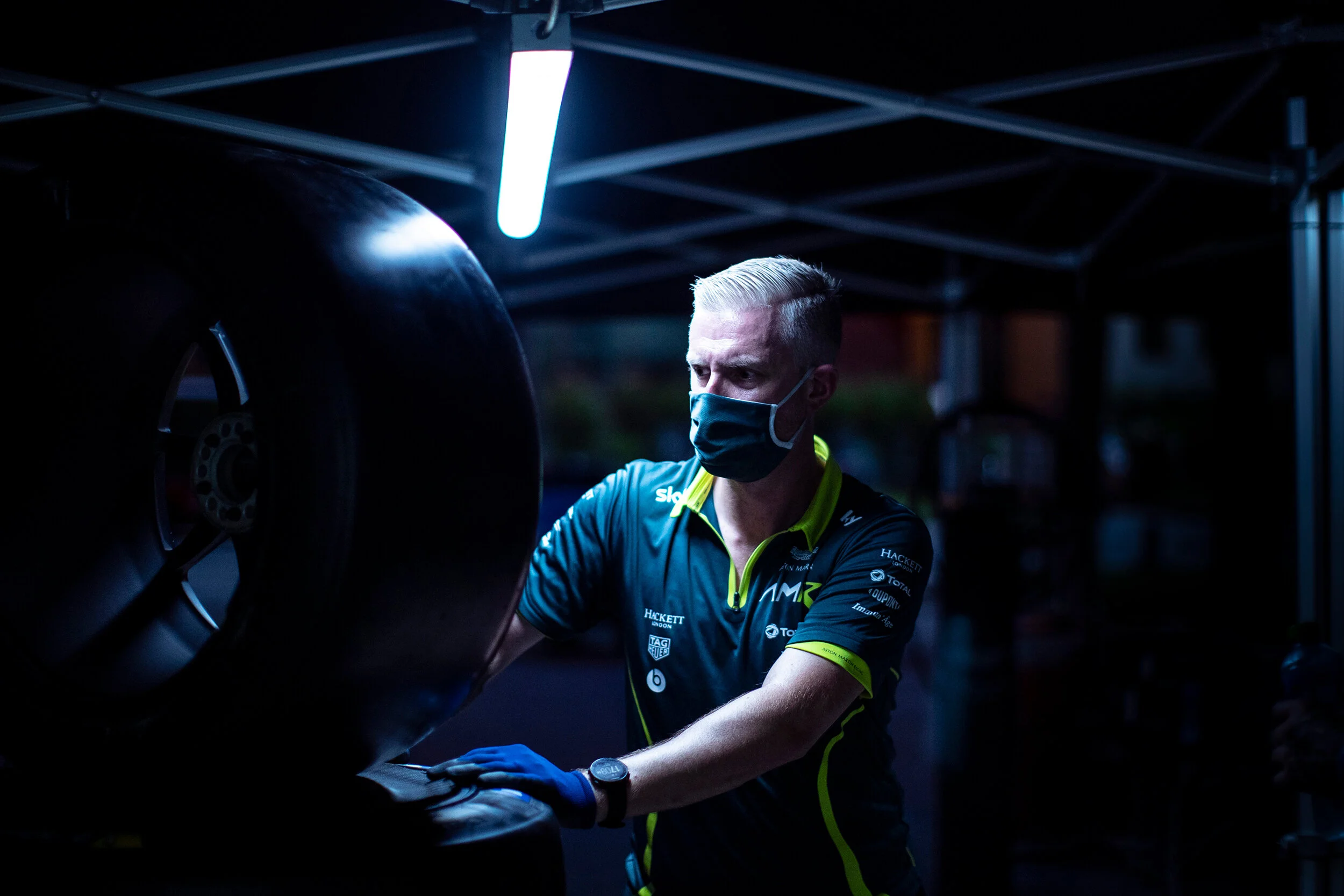 Aston Martin pit crew