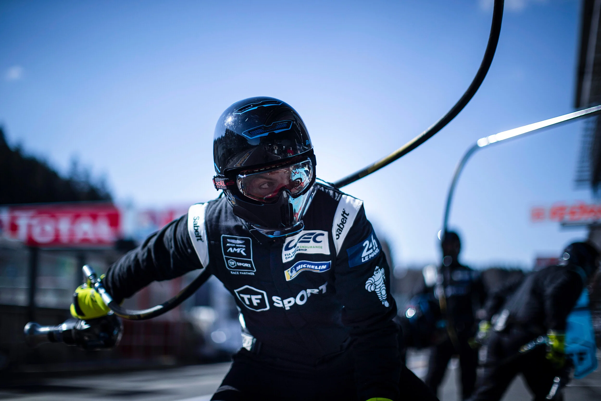 #33 Aston Martin Vantage pit stop