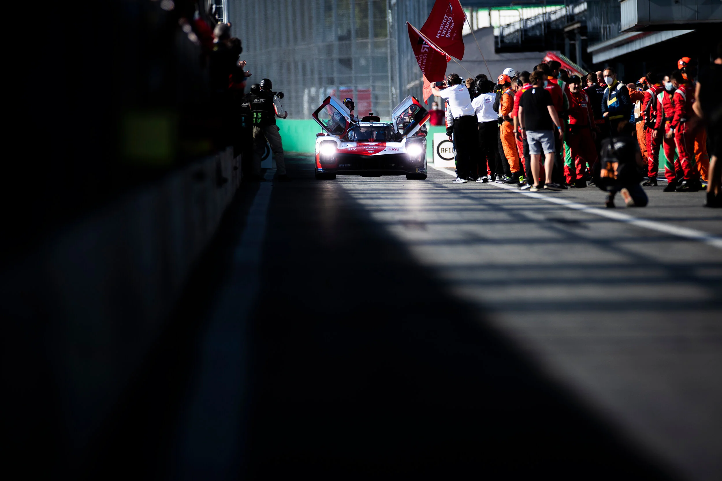 #7 Toyota GR010 crew celebrate victory