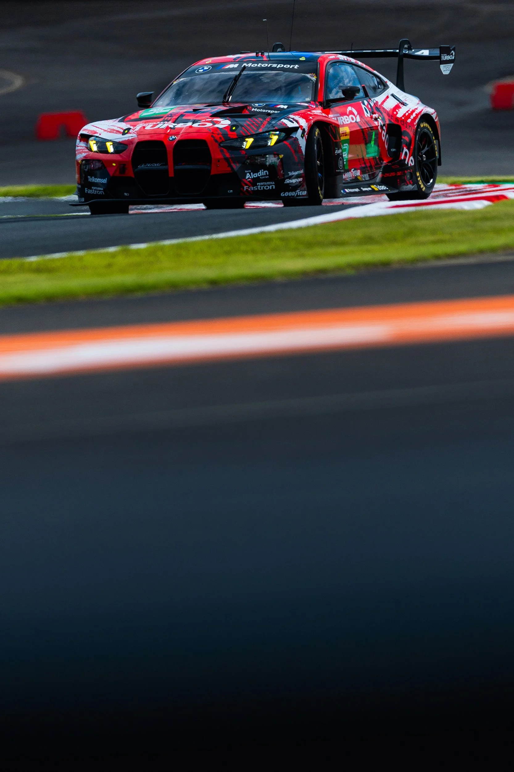 WEC626_092510494703833DG.jpg