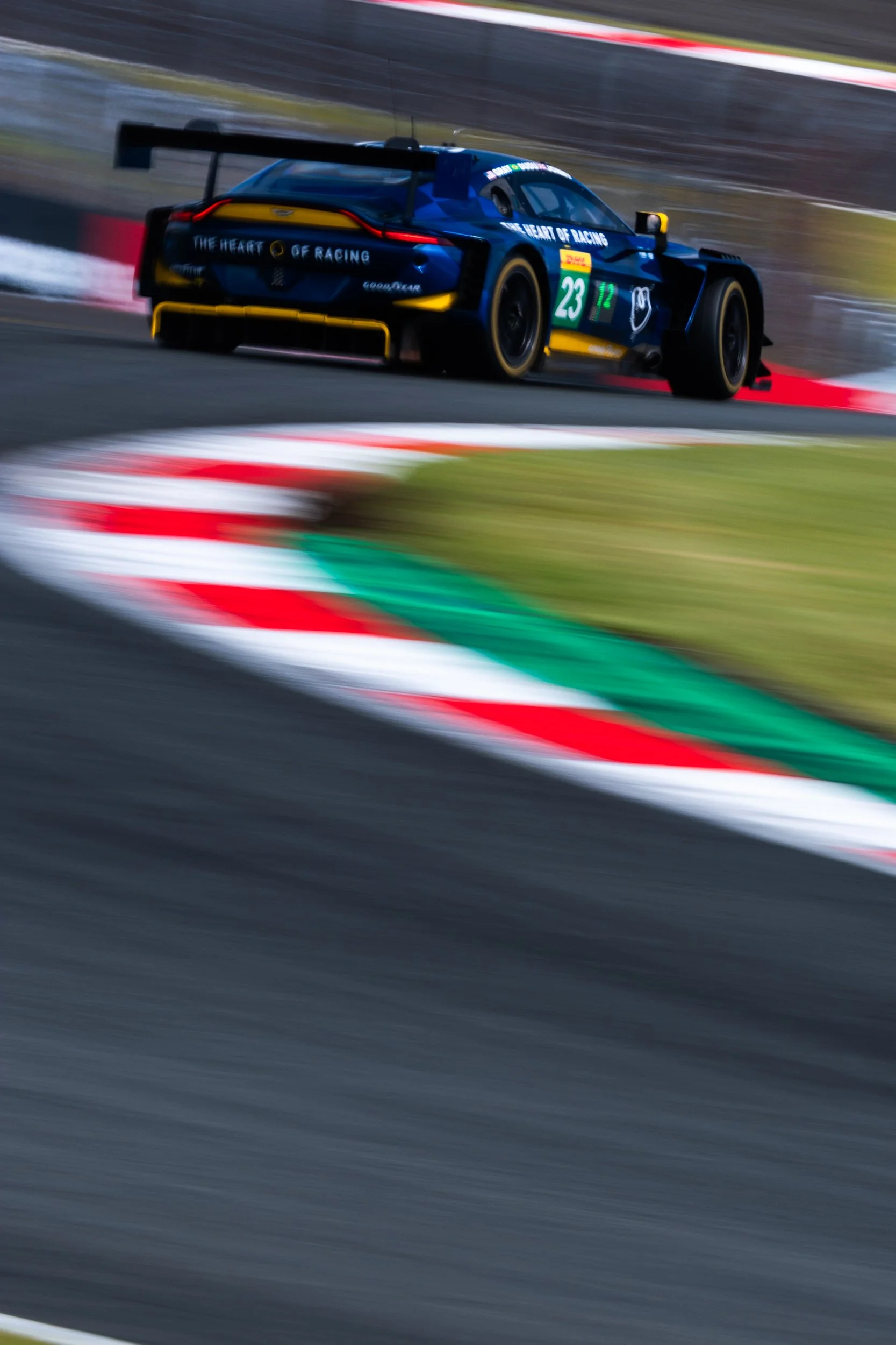 WEC626_092511045704210DG.jpg
